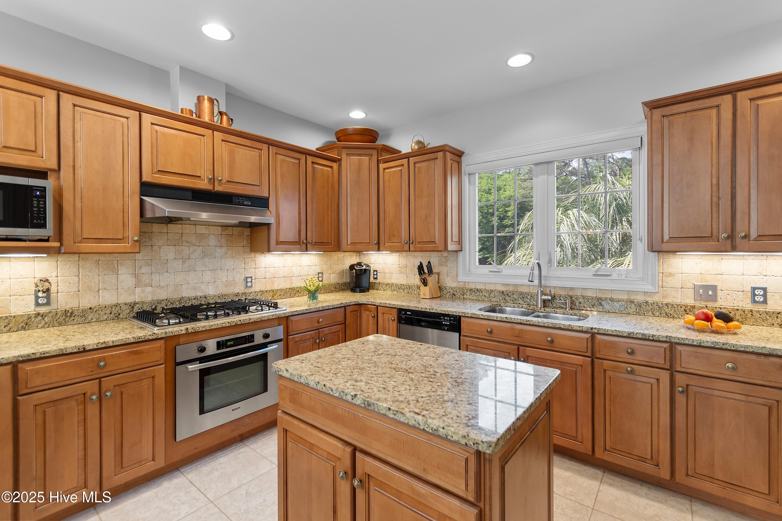 3402 Greenleaf Court Property Photo 16