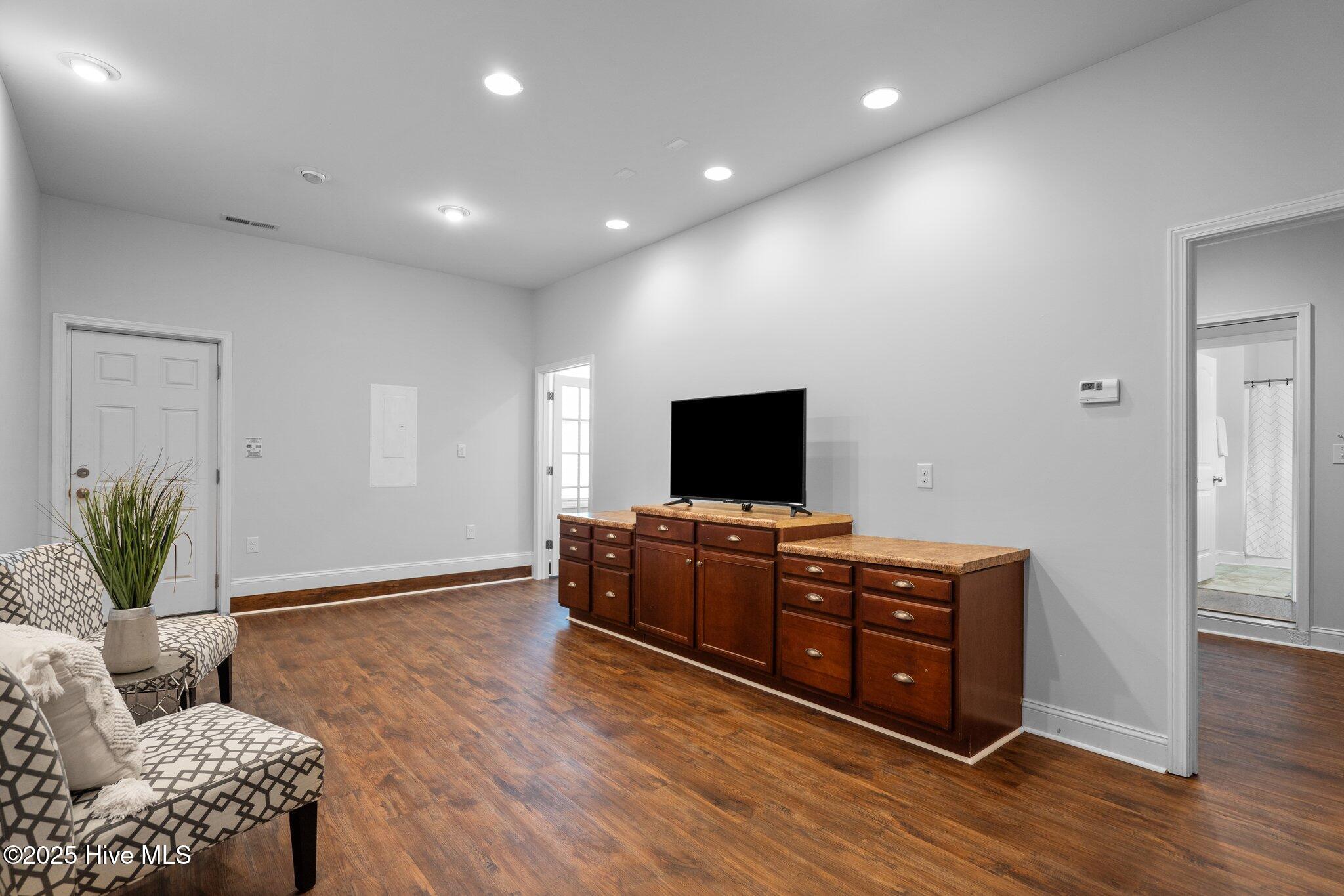 3800 Willowick Park Drive Property Photo 25