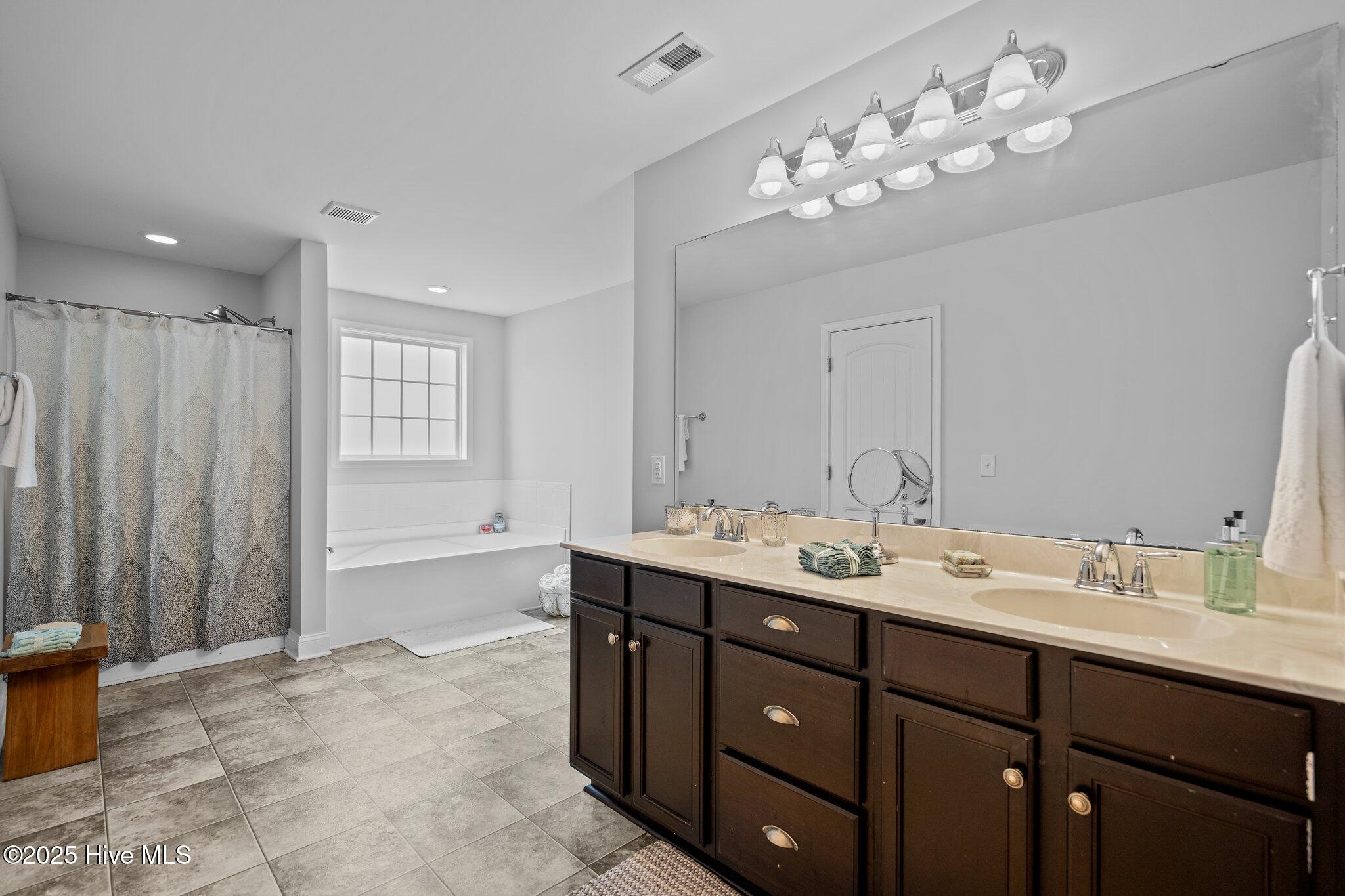 3800 Willowick Park Drive Property Photo 35
