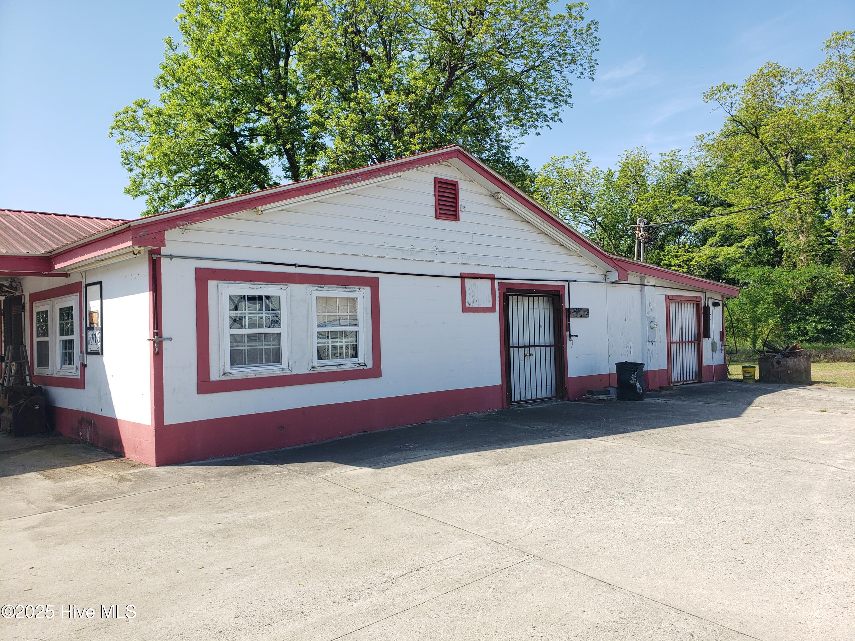829 Conway Road Property Photo 5