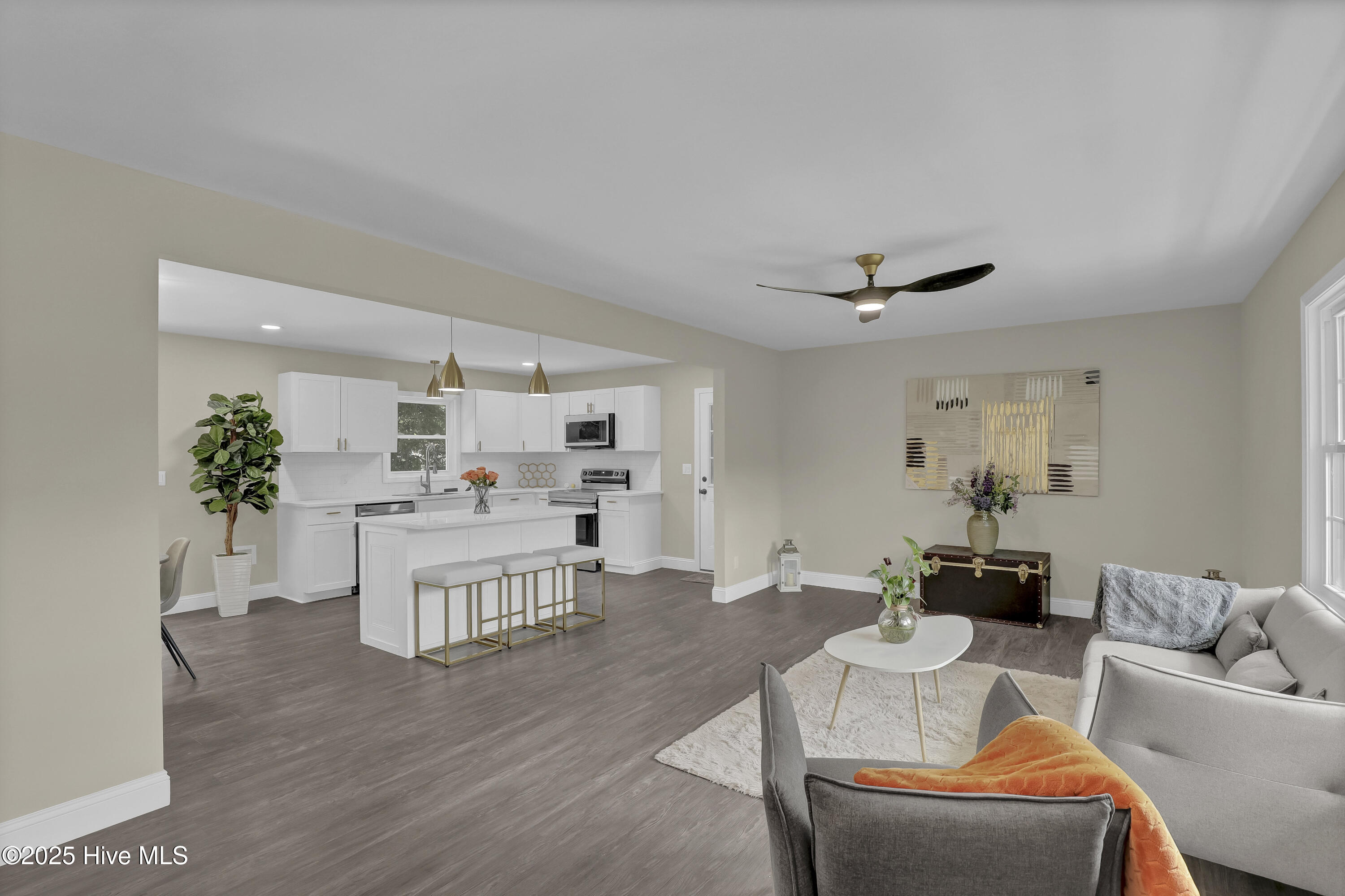 138 Navaho Trail Property Photo 4