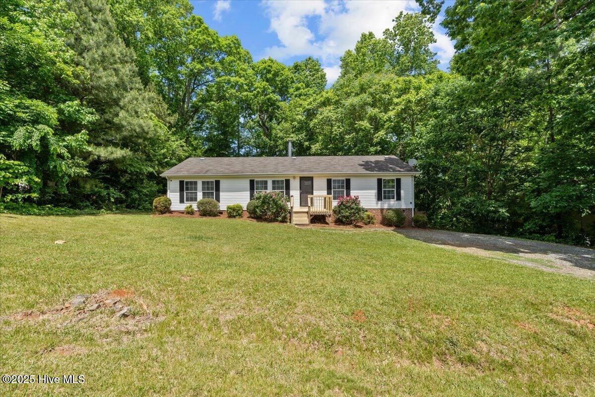 1004 Candlewood Circle Property Photo 8