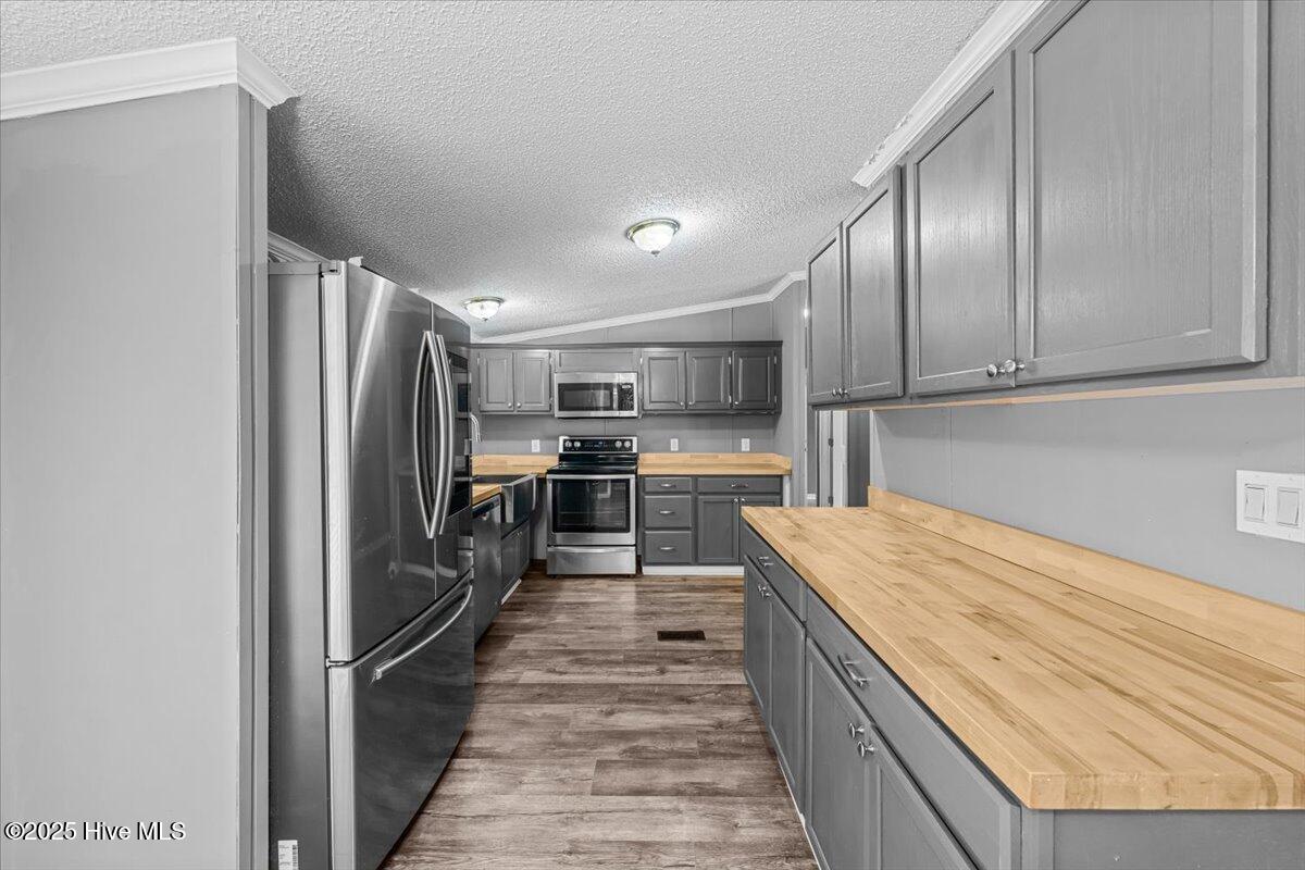1004 Candlewood Circle Property Photo 10