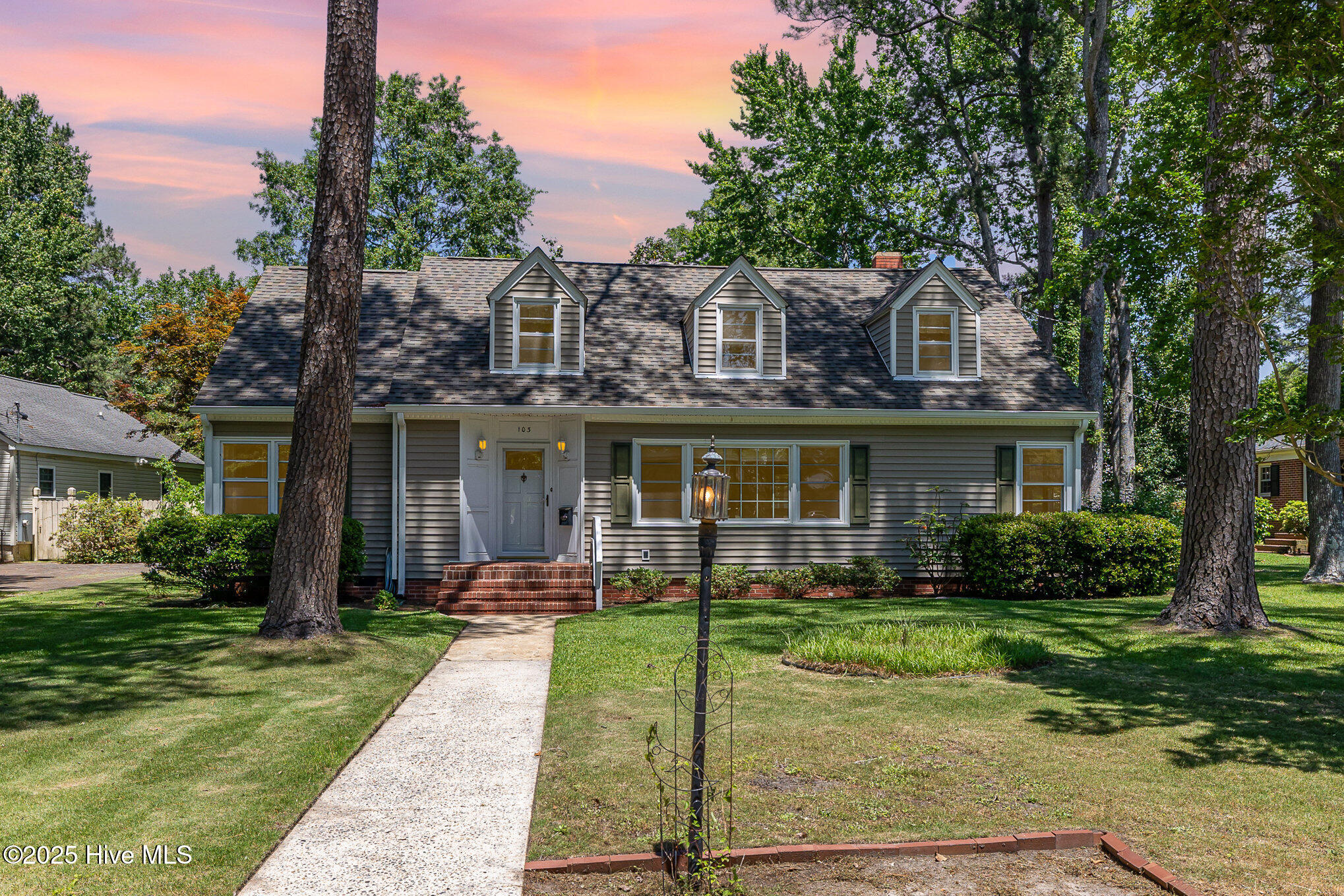 103 E Meadowbrook Drive Property Photo