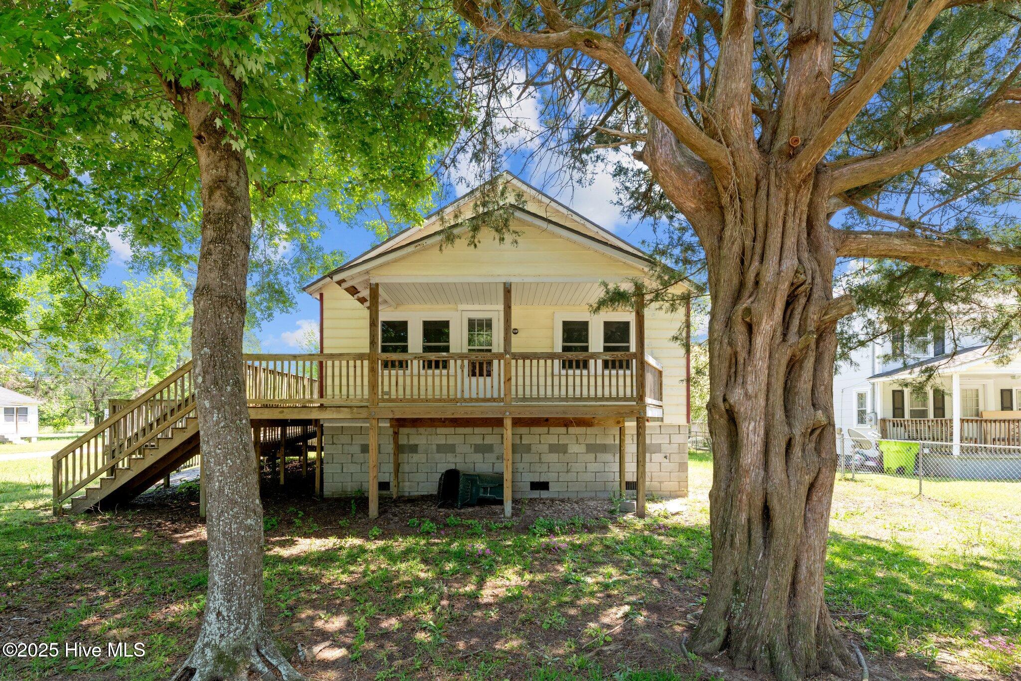 209 Ellington Street Property Photo