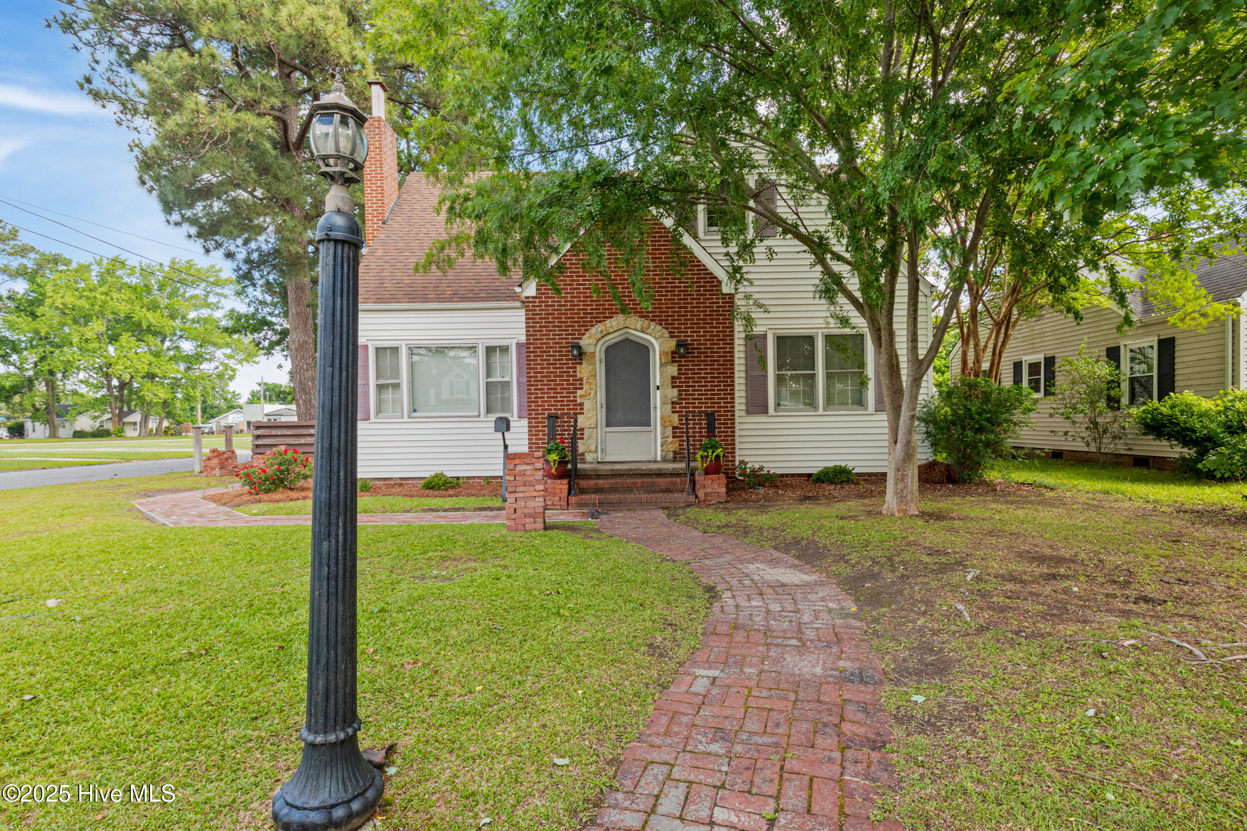 1306 W Church Street Property Photo 1