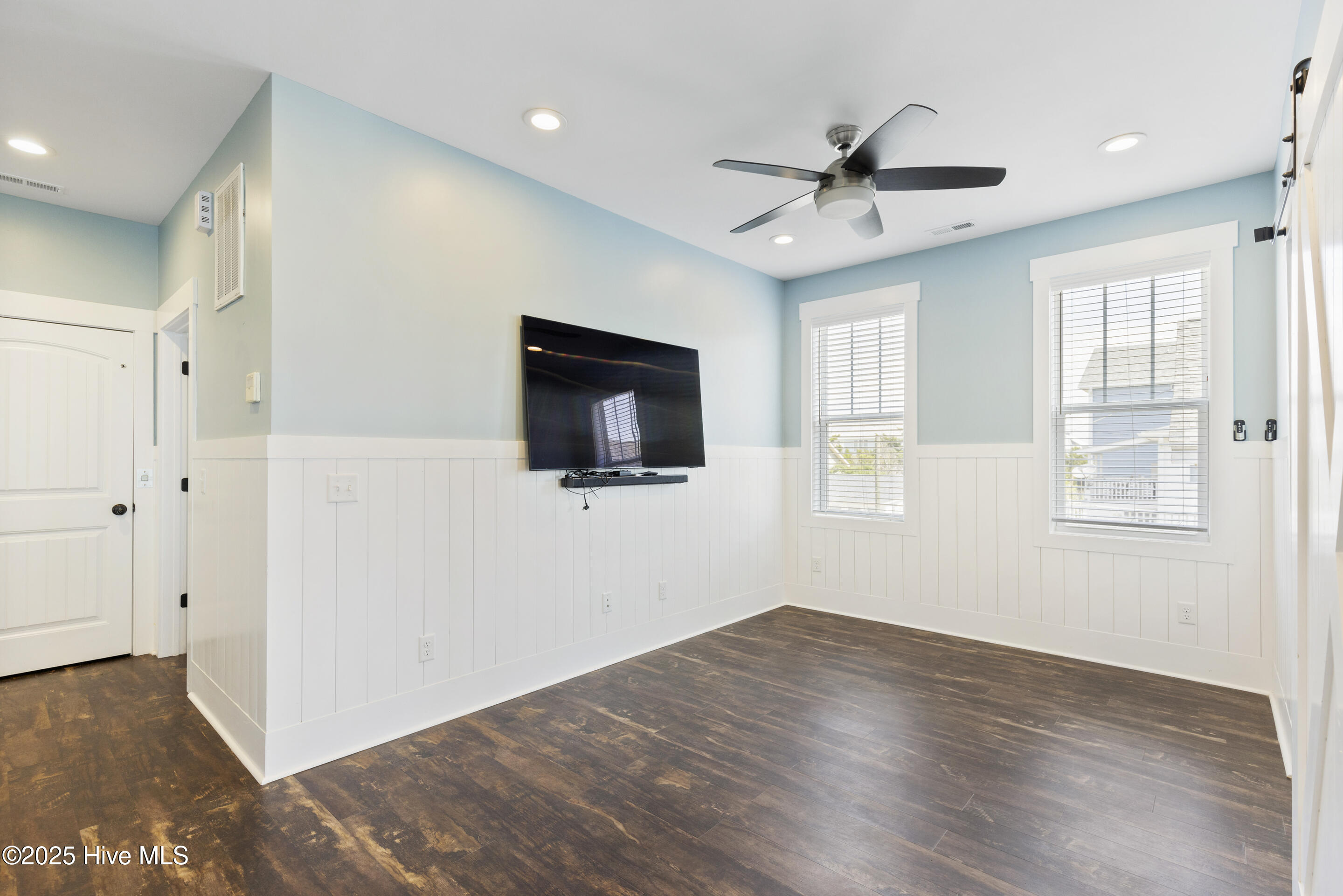 711 Carolina Beach Avenue Property Photo 9