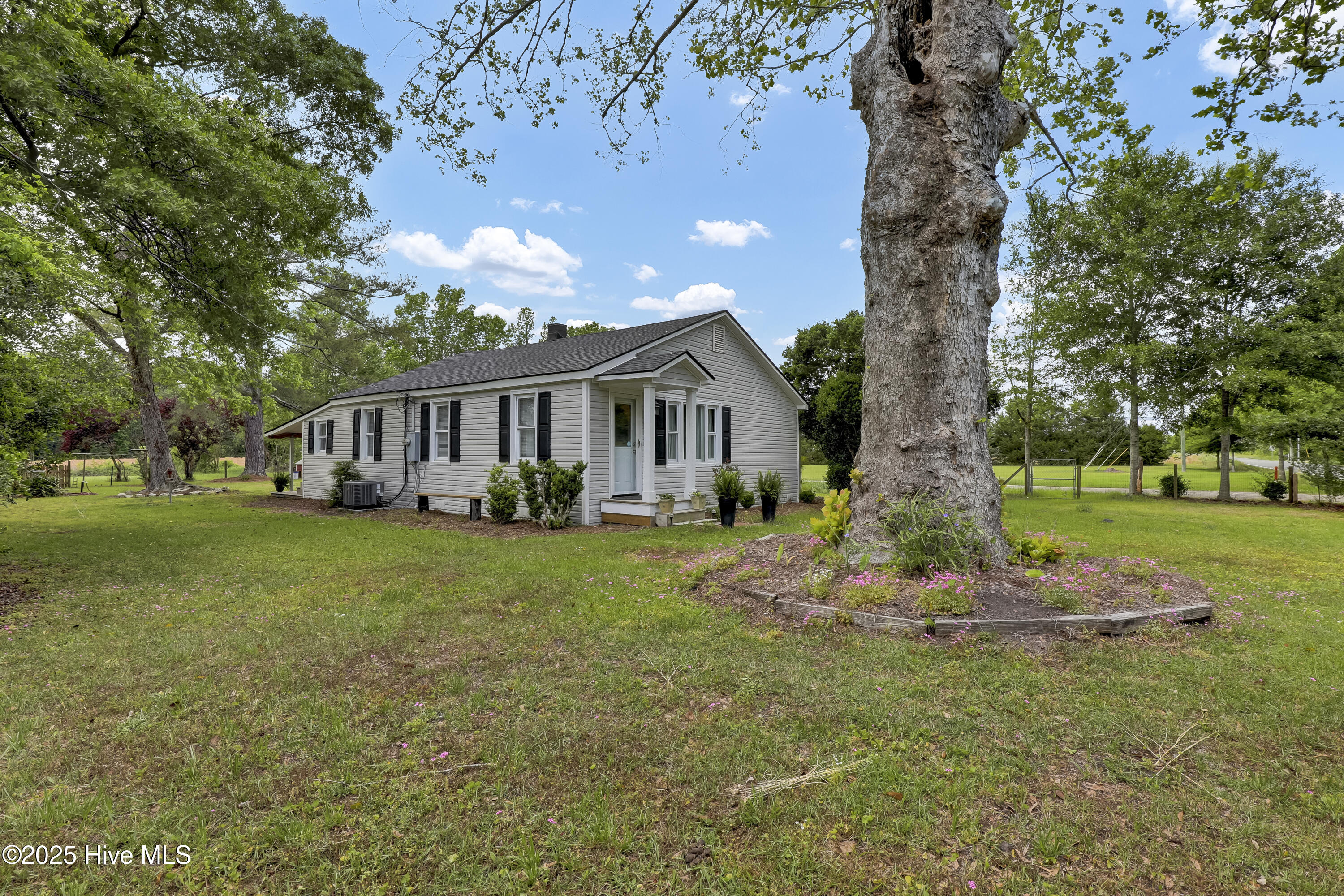 3950 Nc-50 Property Photo 1