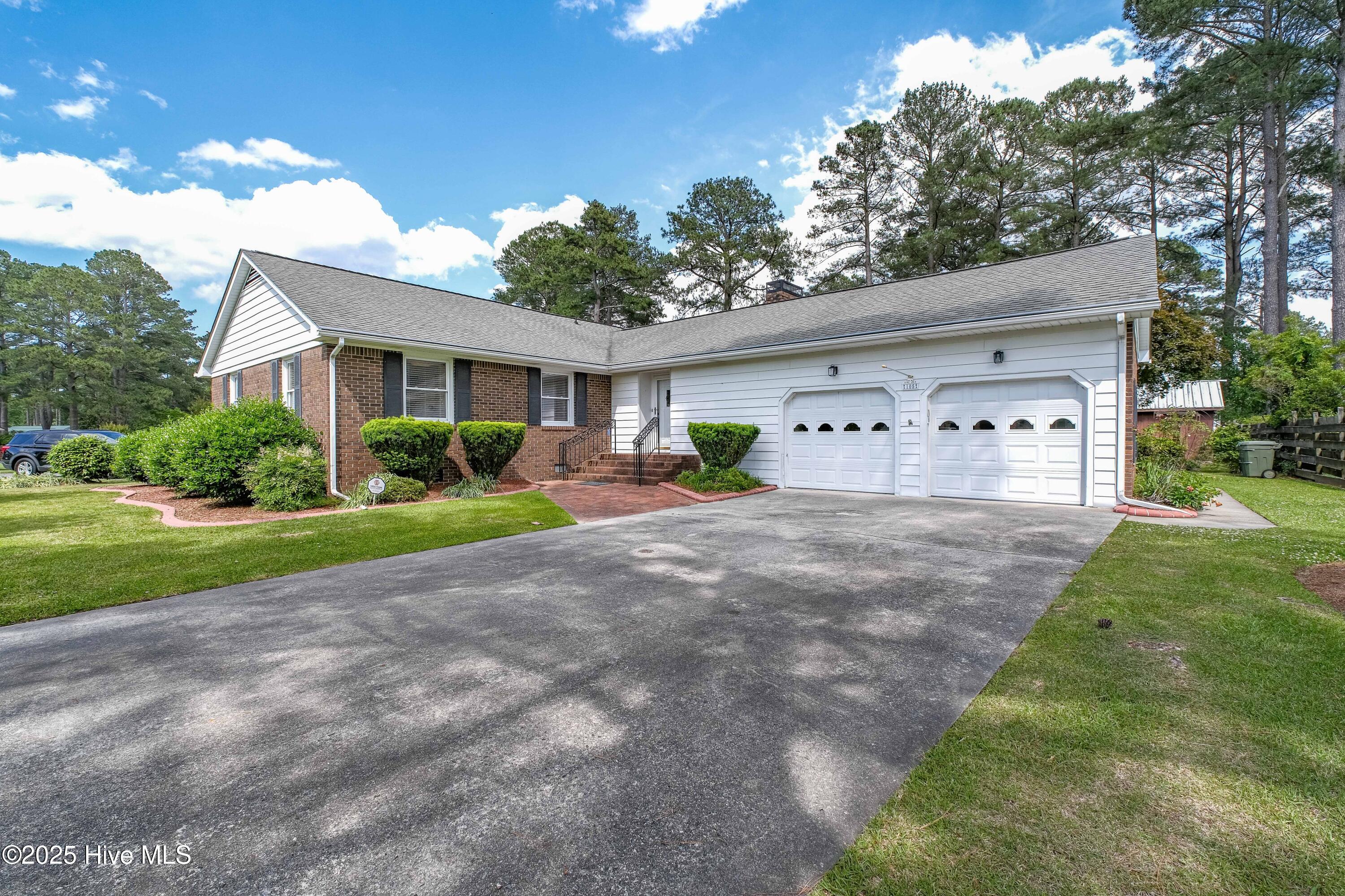 105 N Eden Drive Property Photo