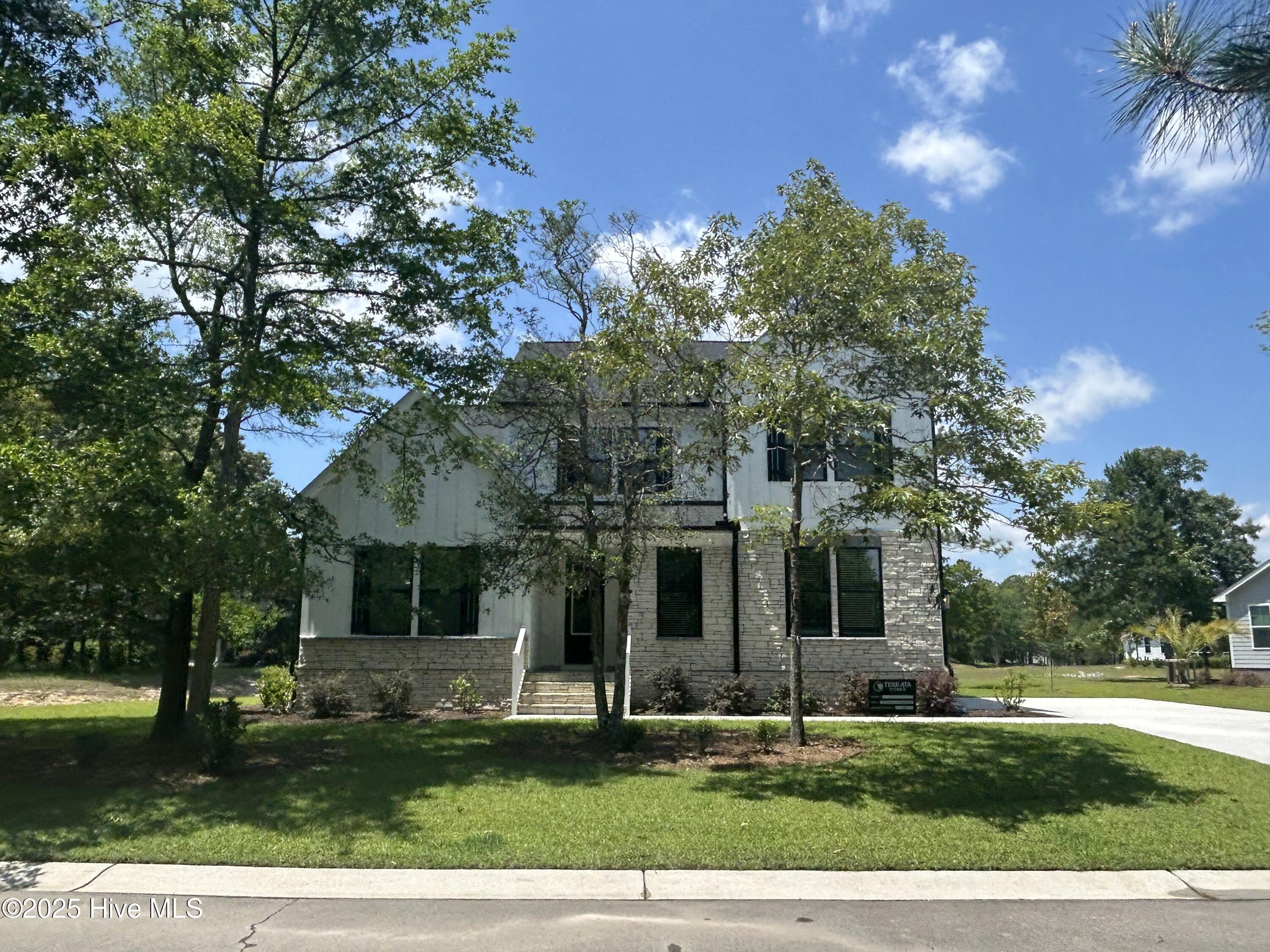 755 Hollybriar Loop Road Property Photo 1