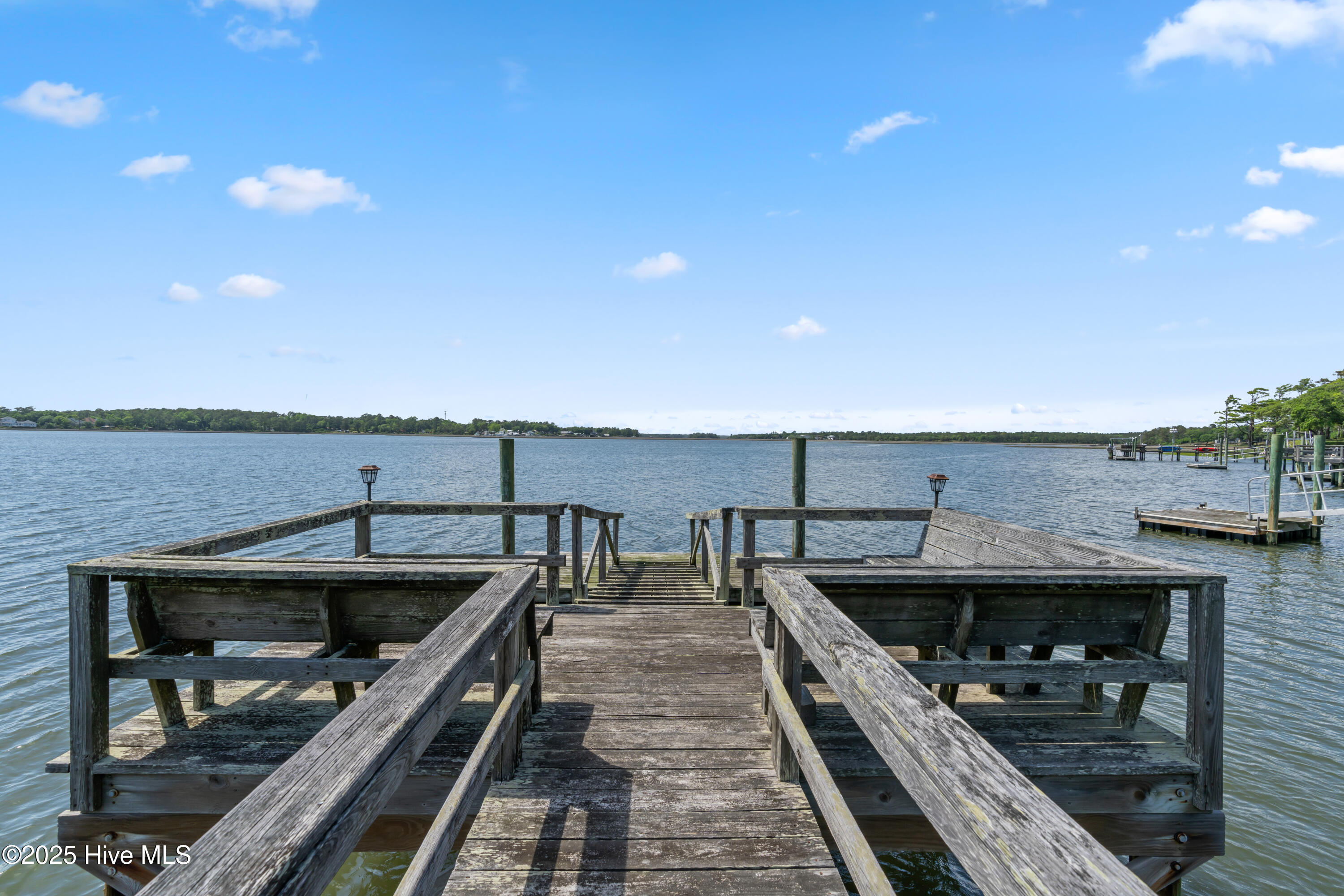 524 Admirals Court Property Photo 7