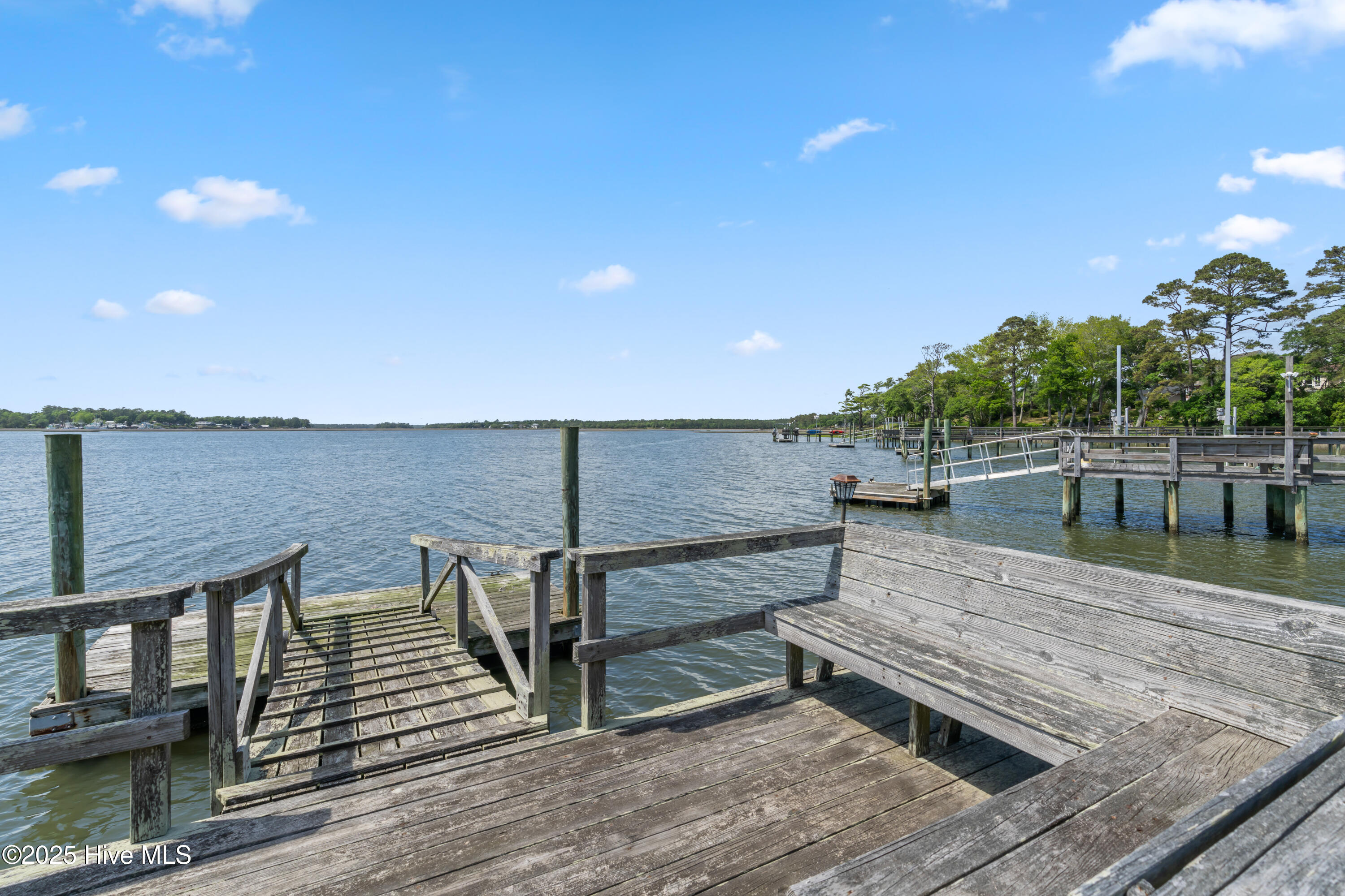 524 Admirals Court Property Photo 8