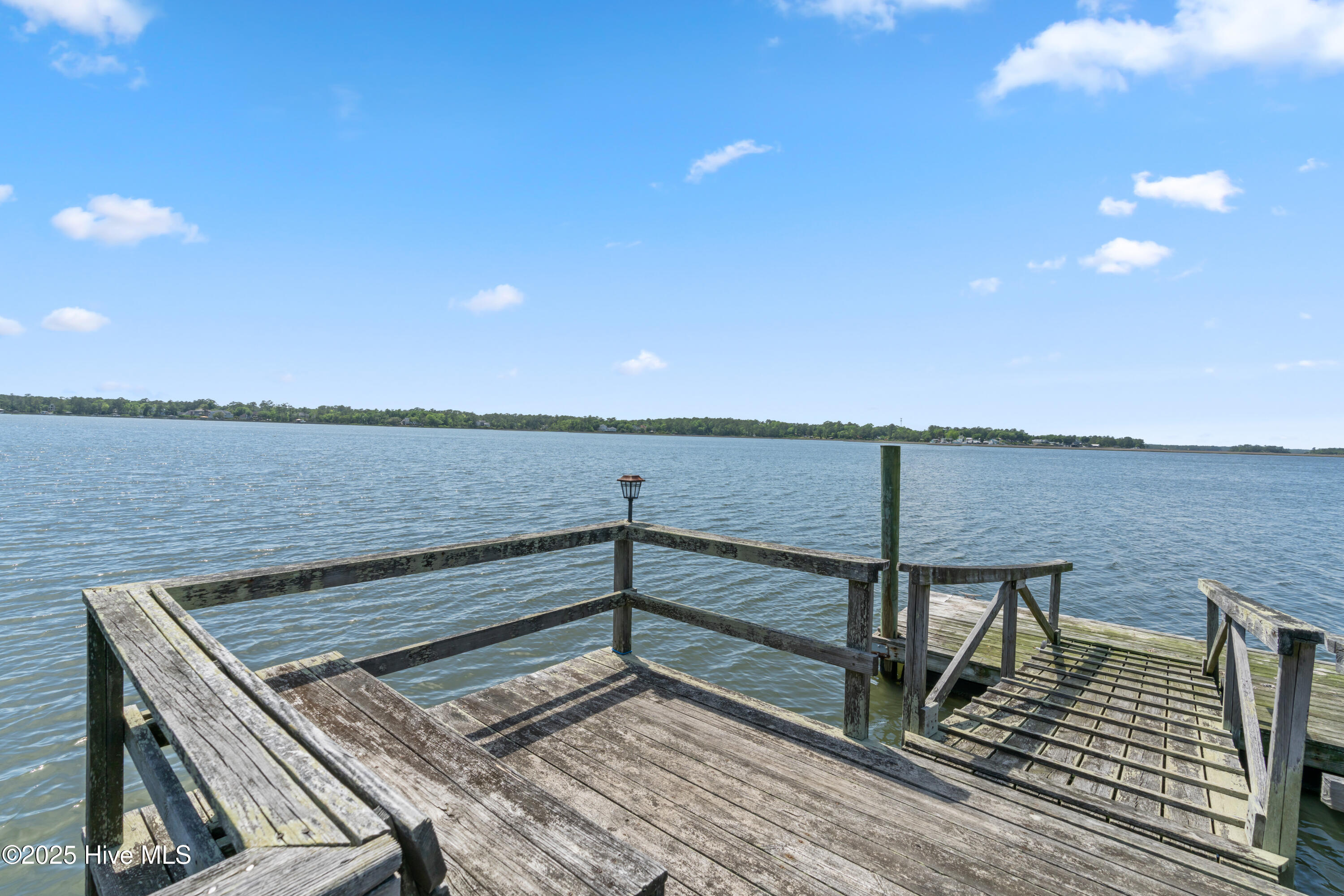 524 Admirals Court Property Photo 9