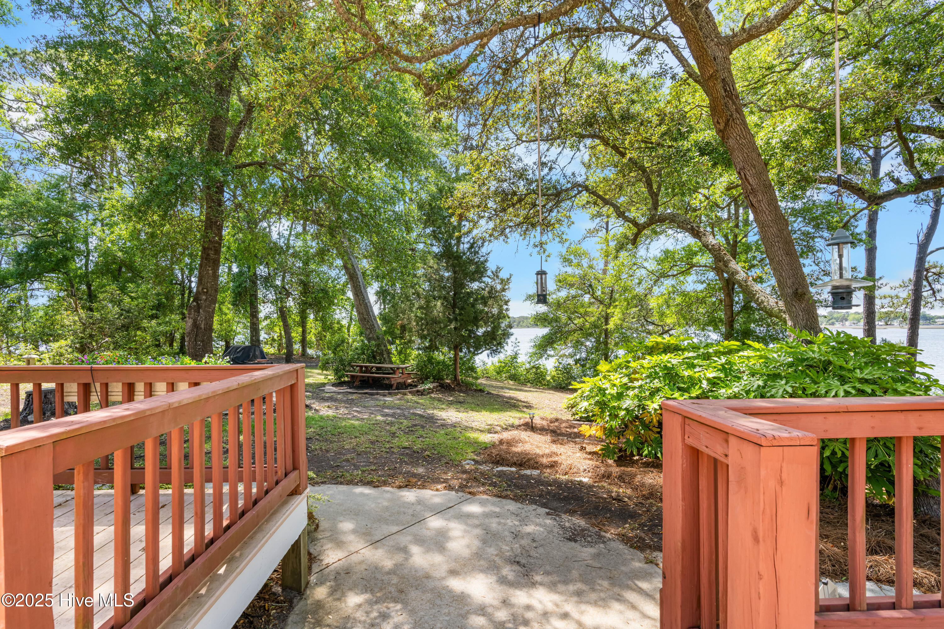 524 Admirals Court Property Photo 12