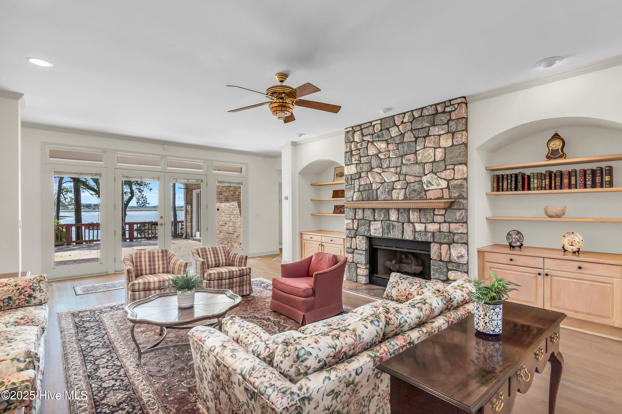 524 Admirals Court Property Photo 25