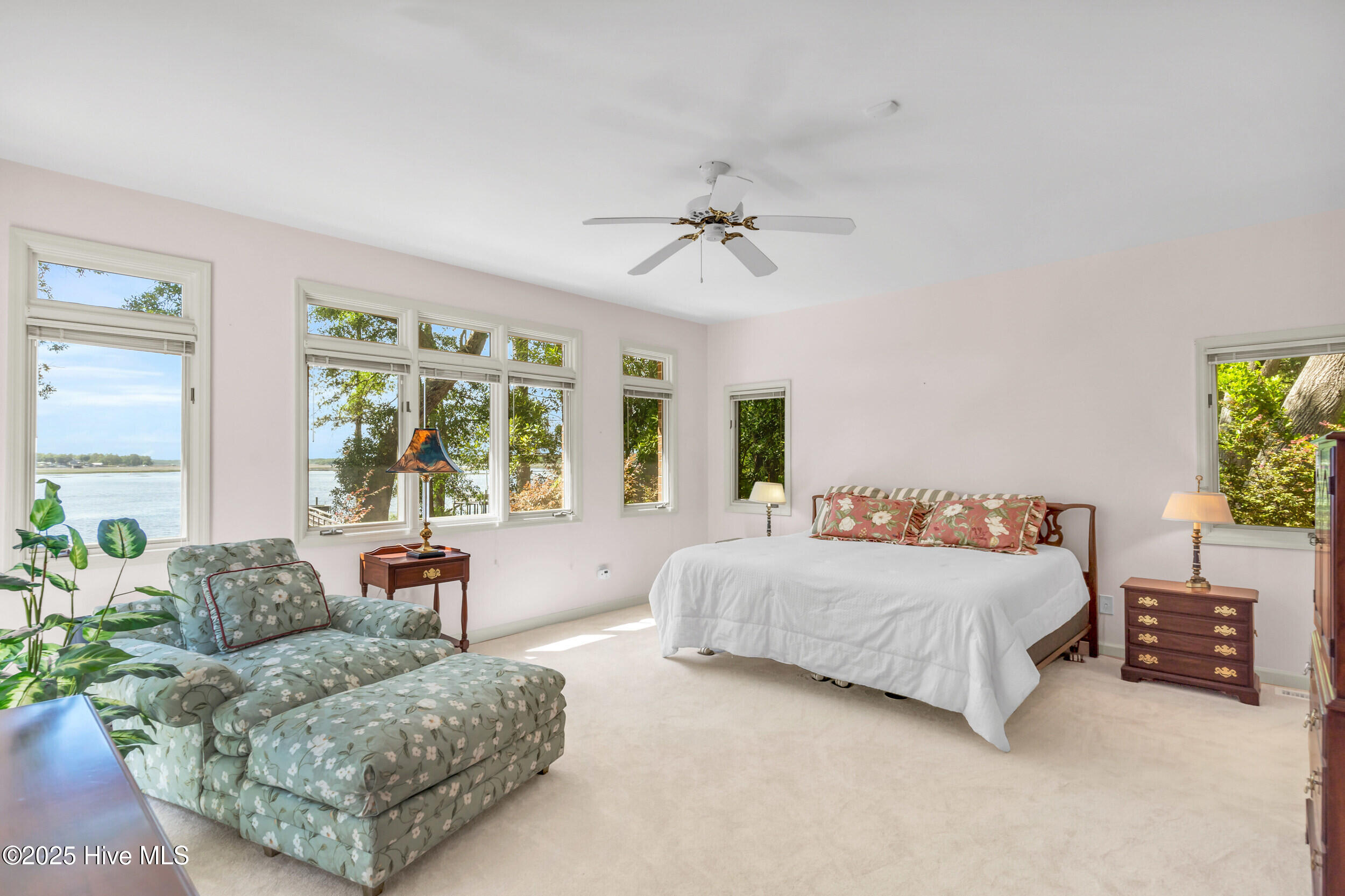 524 Admirals Court Property Photo 41