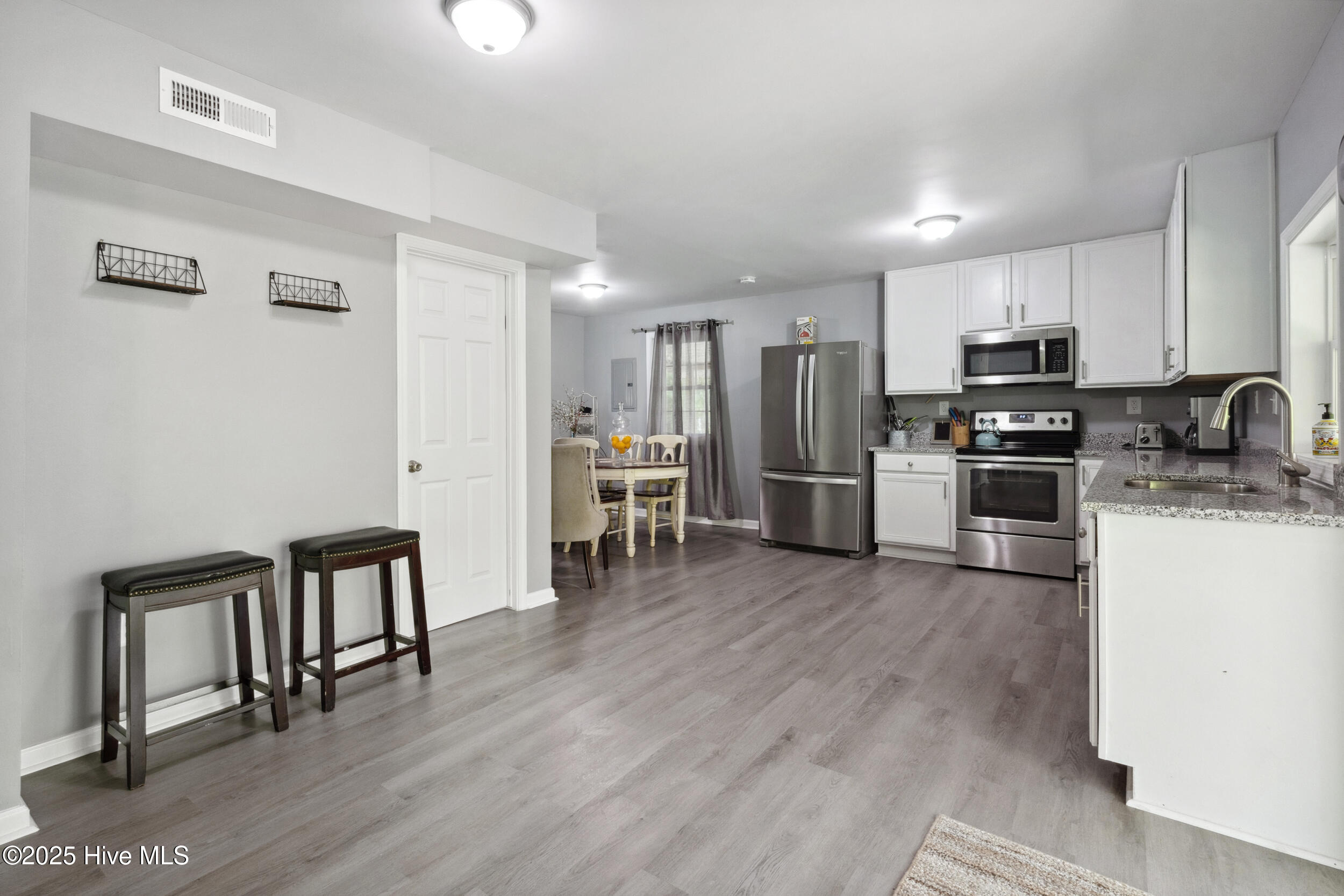 975 River Bend Drive Property Photo 9