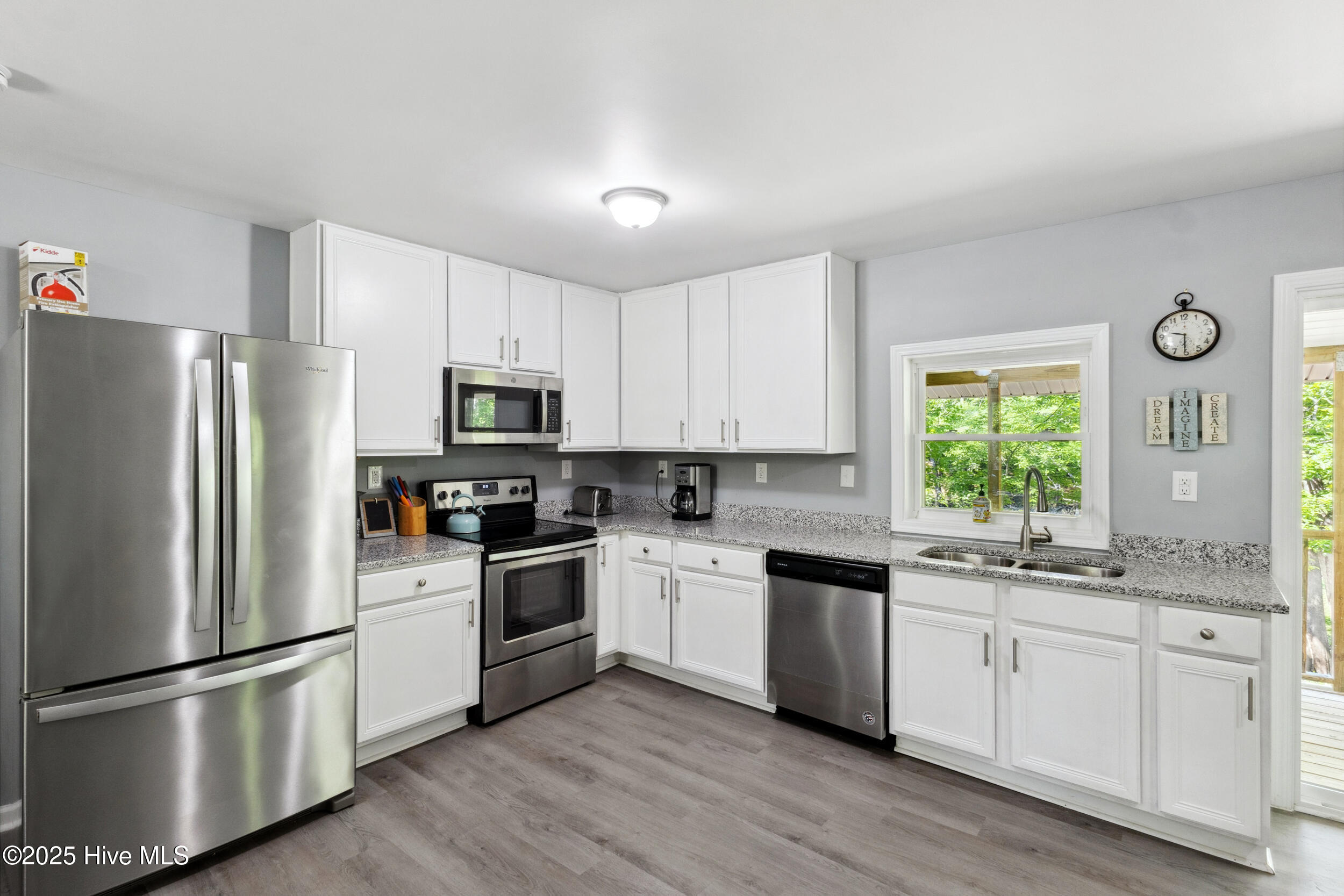 975 River Bend Drive Property Photo 10