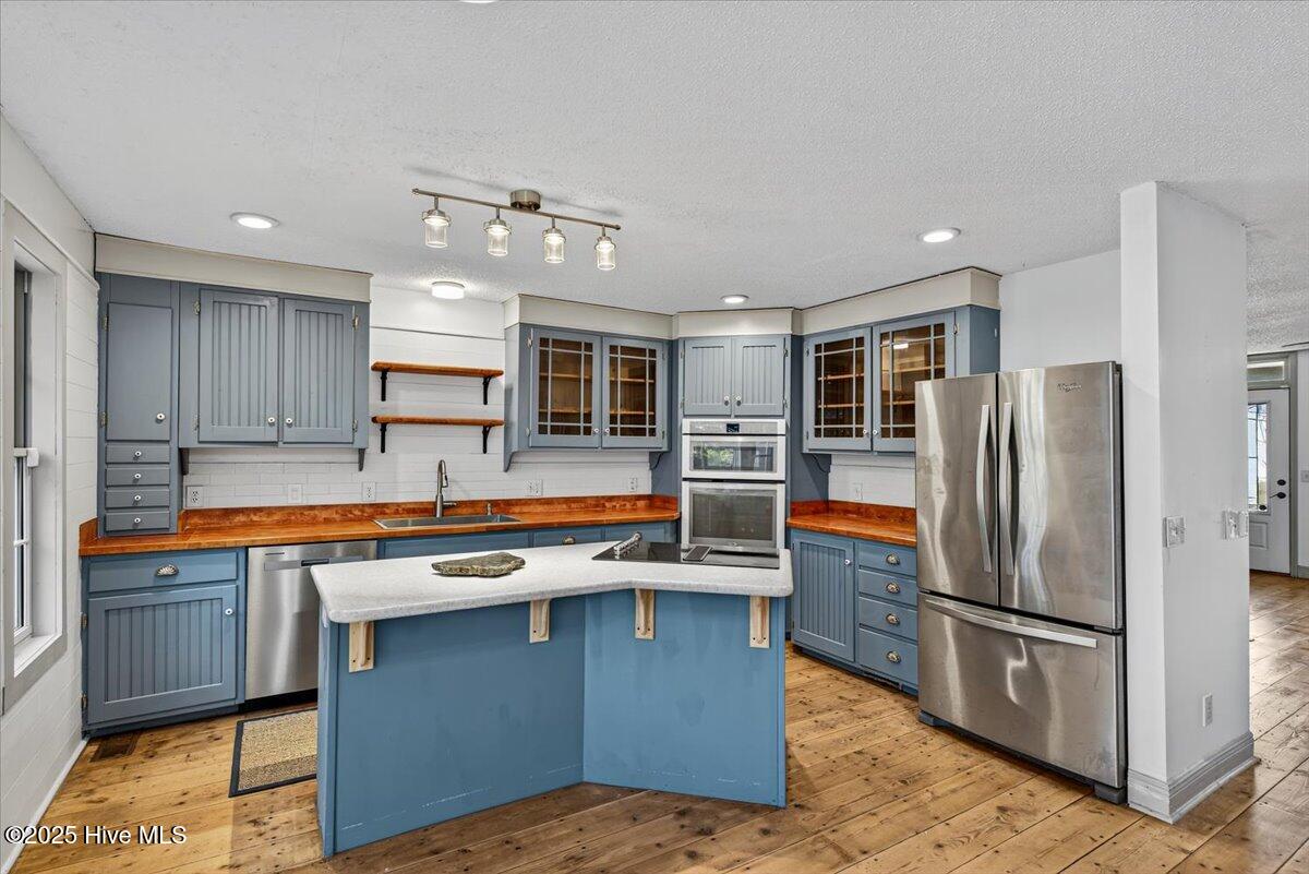 645 Boundaryline Drive Property Photo 3