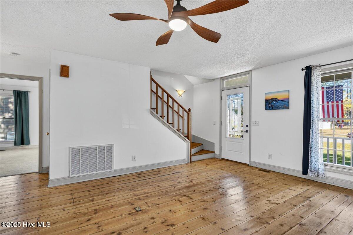 645 Boundaryline Drive Property Photo 6