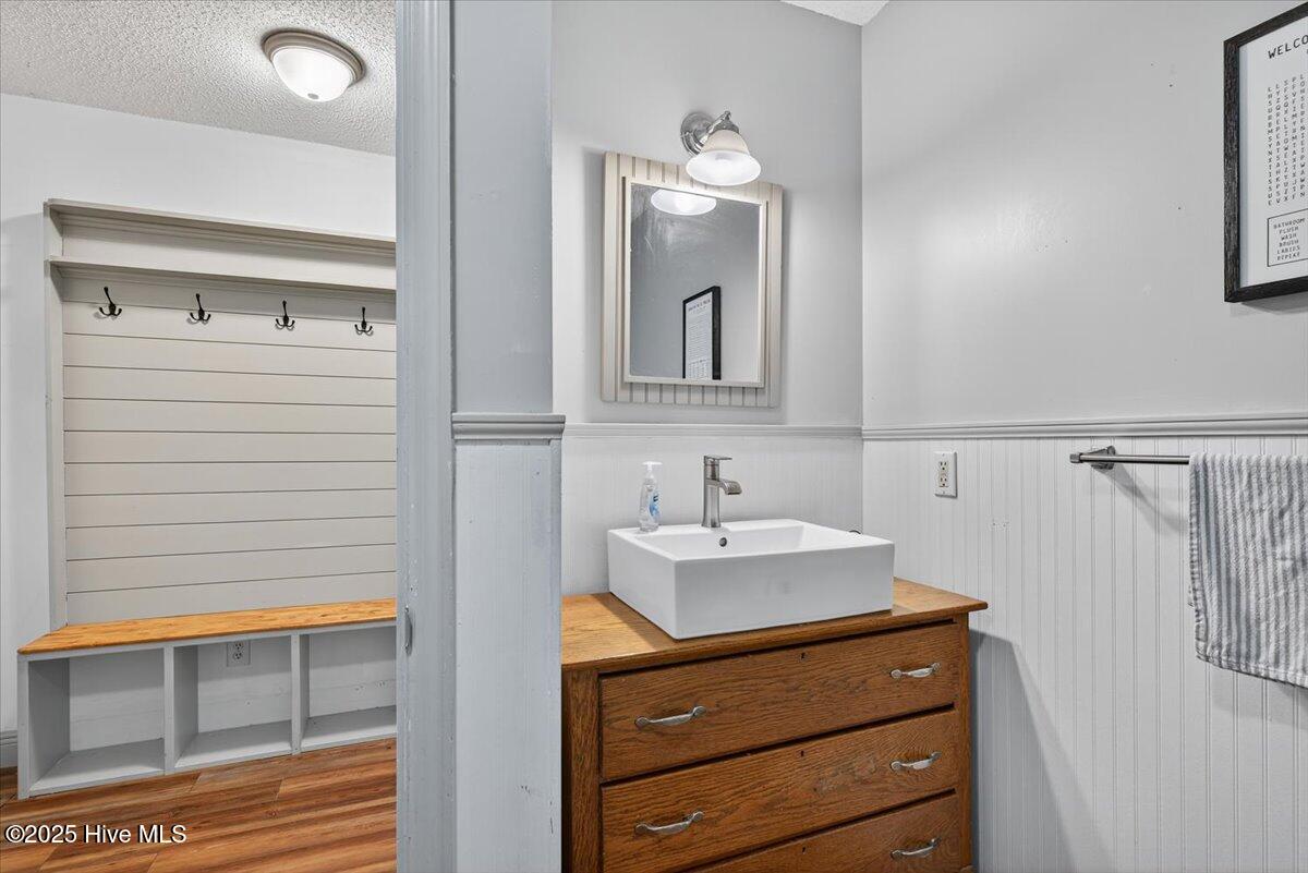 645 Boundaryline Drive Property Photo 13