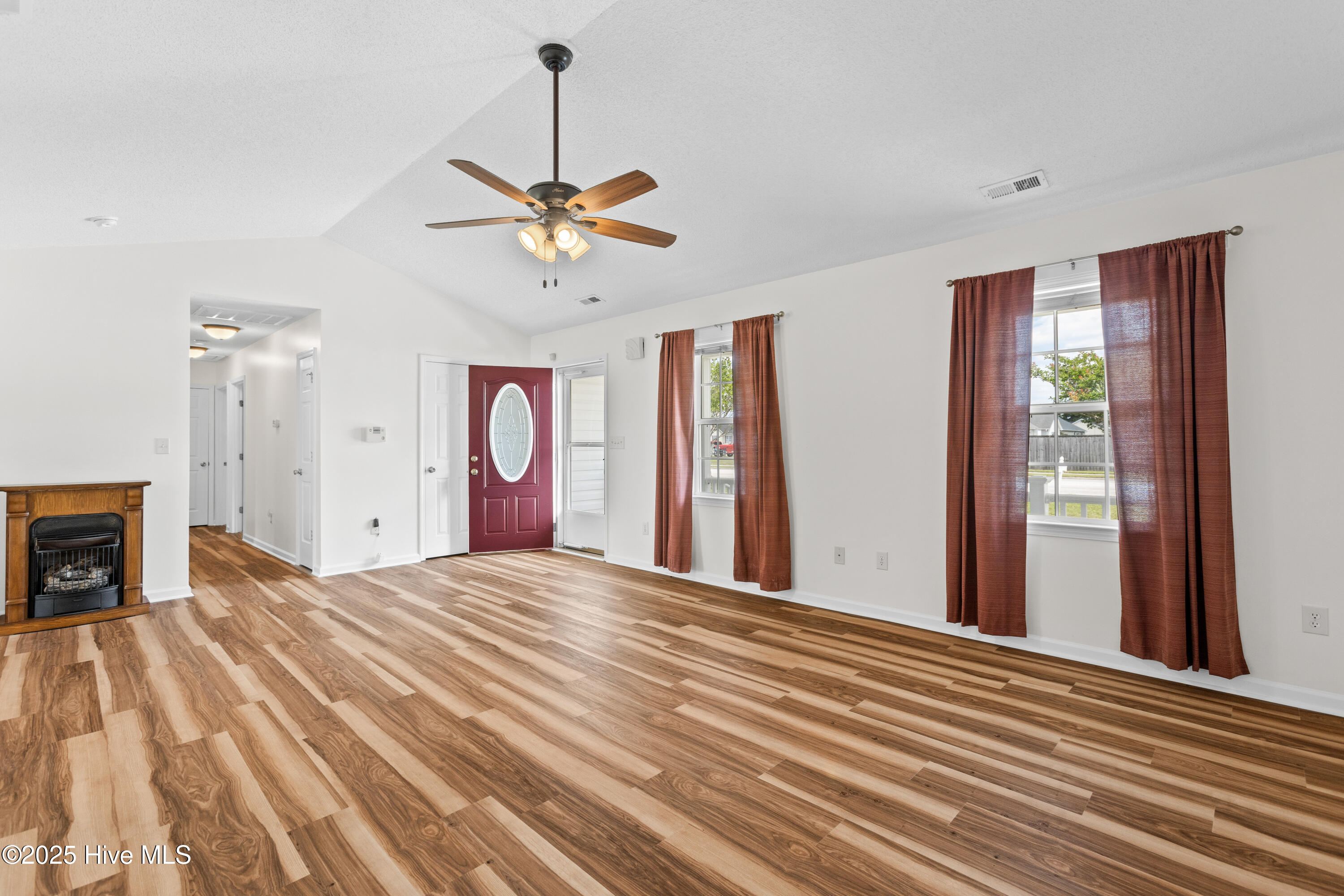 101 Esquire Drive Property Photo 4