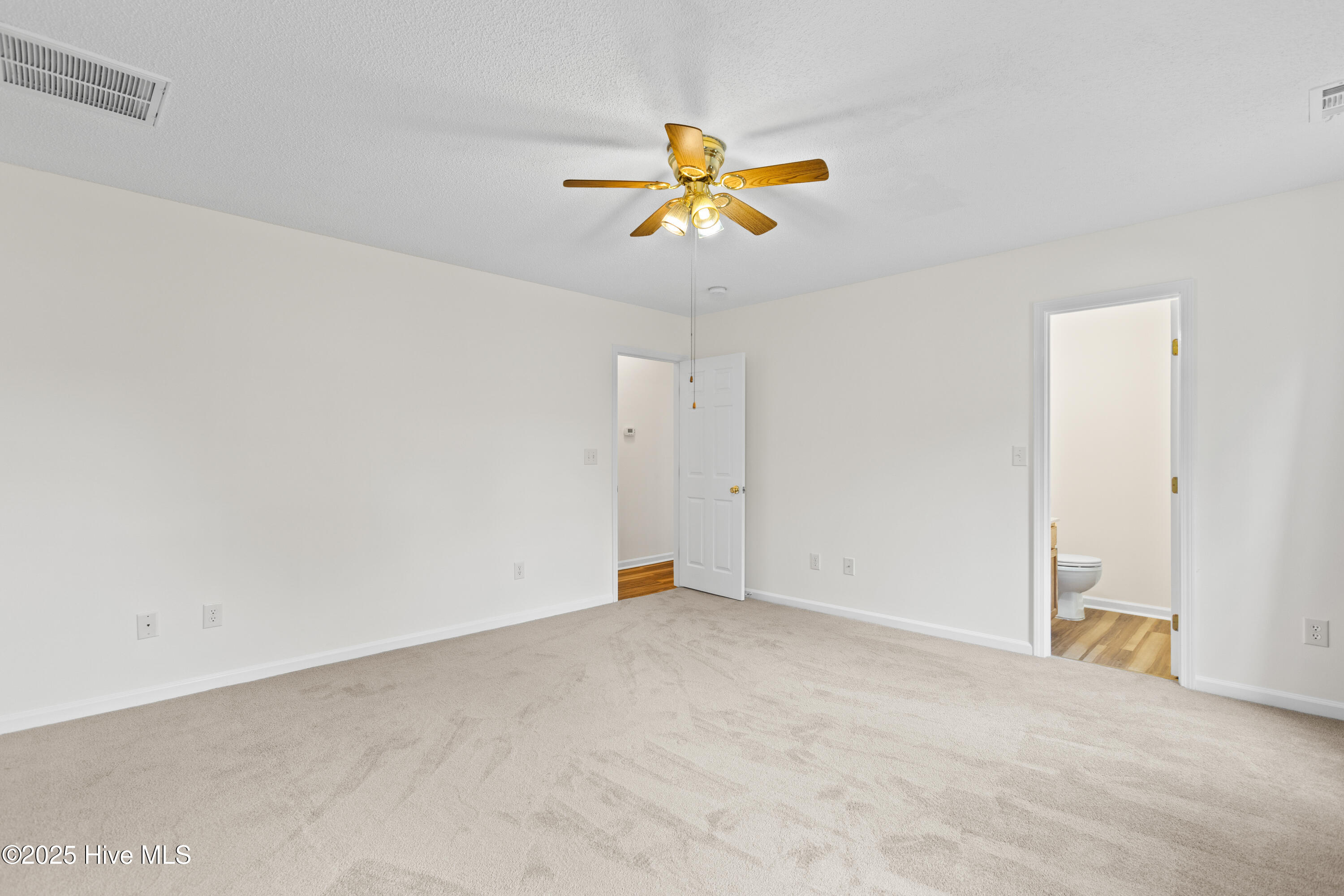 101 Esquire Drive Property Photo 9