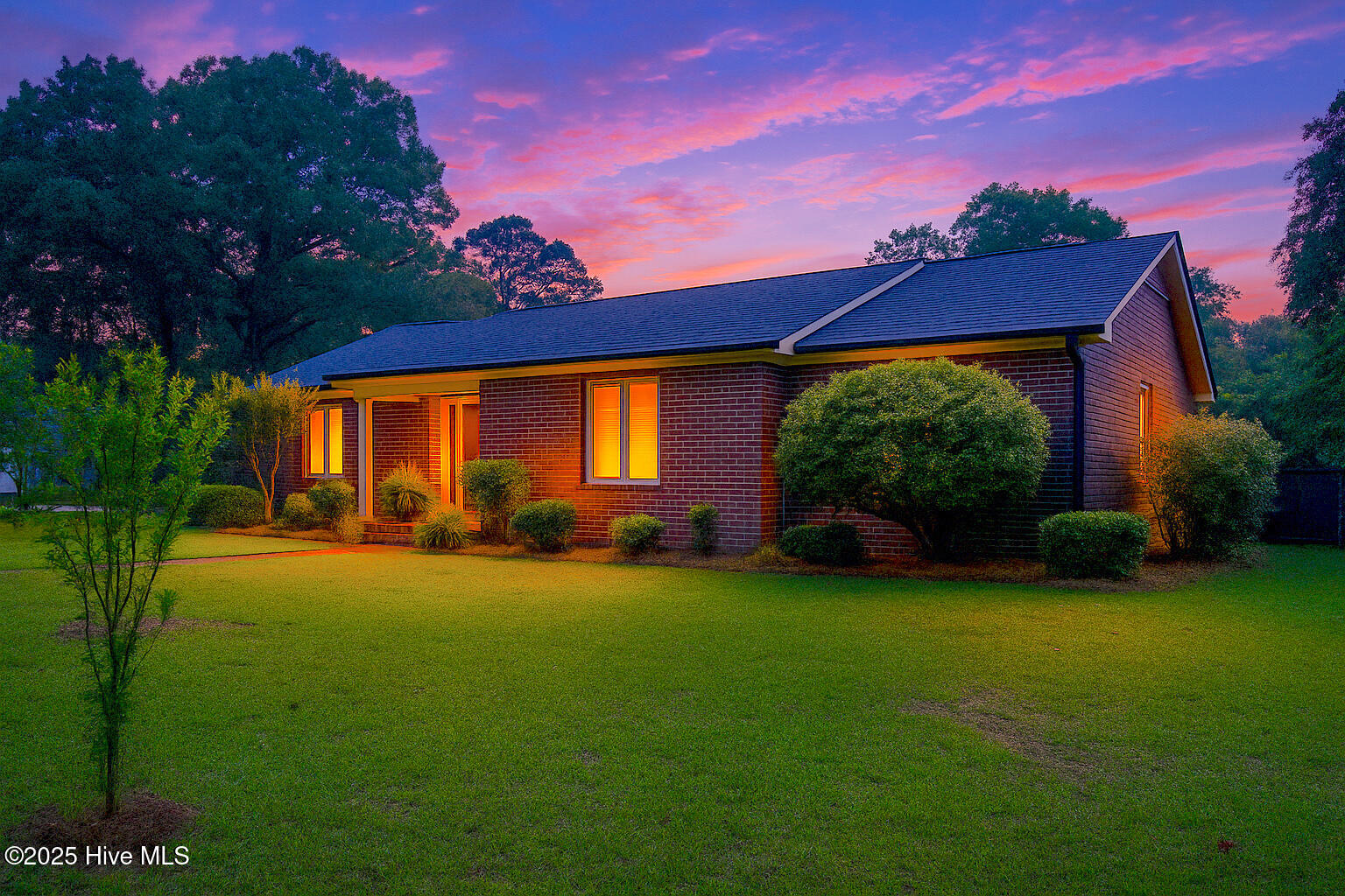 3652 Hillcrest Drive Property Photo