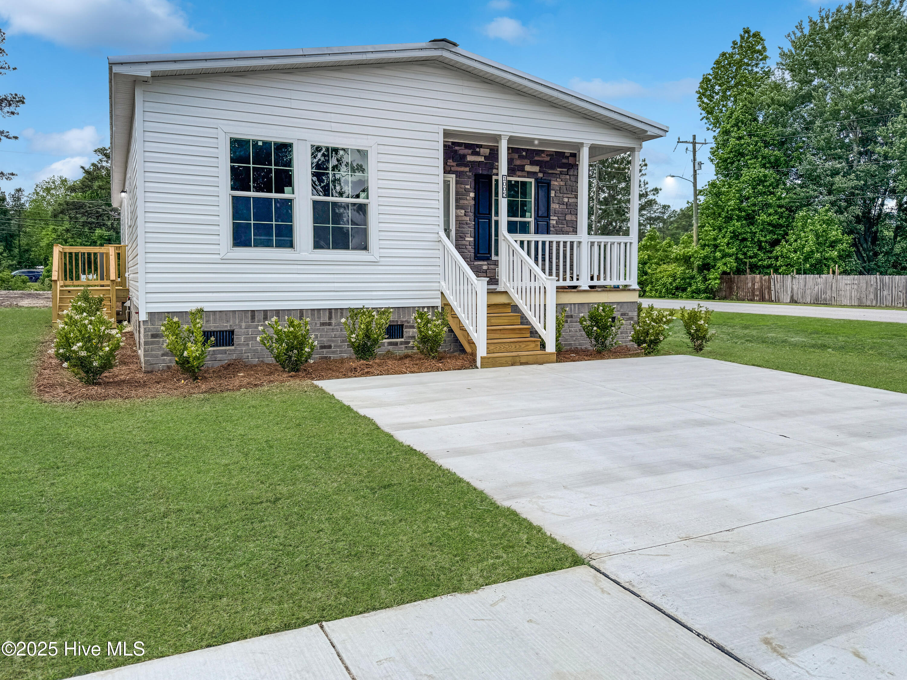 1005 Pine Ridge Court Property Photo