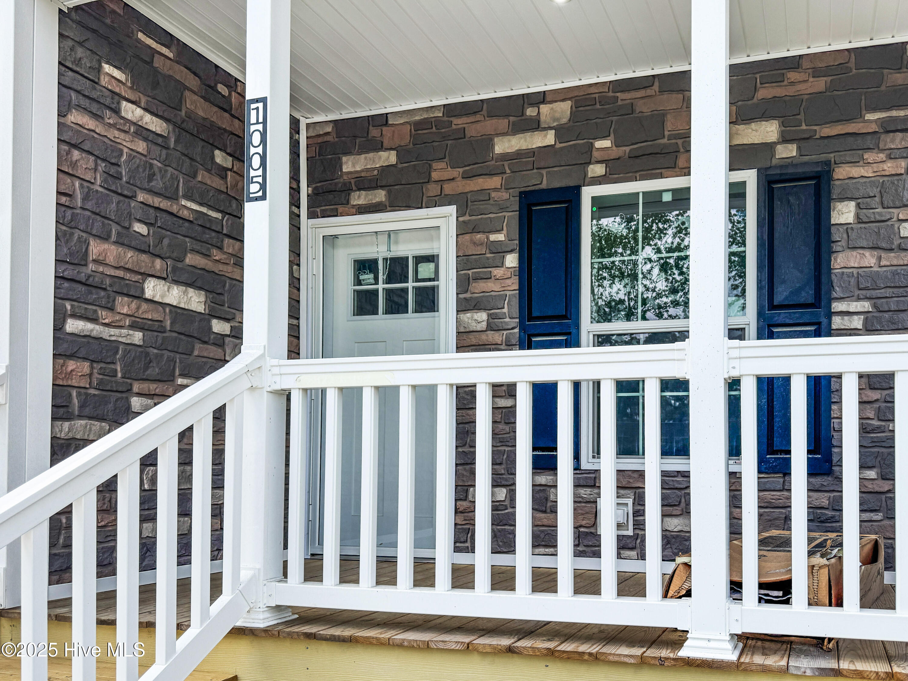 1005 Pine Ridge Court Property Photo 3