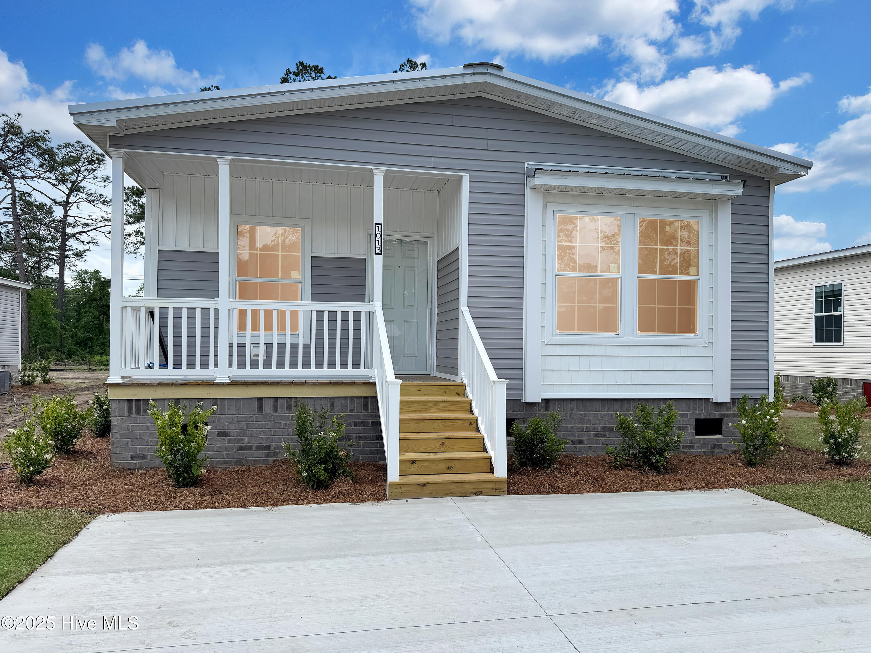 1013 Pine Ridge Court Property Photo 1