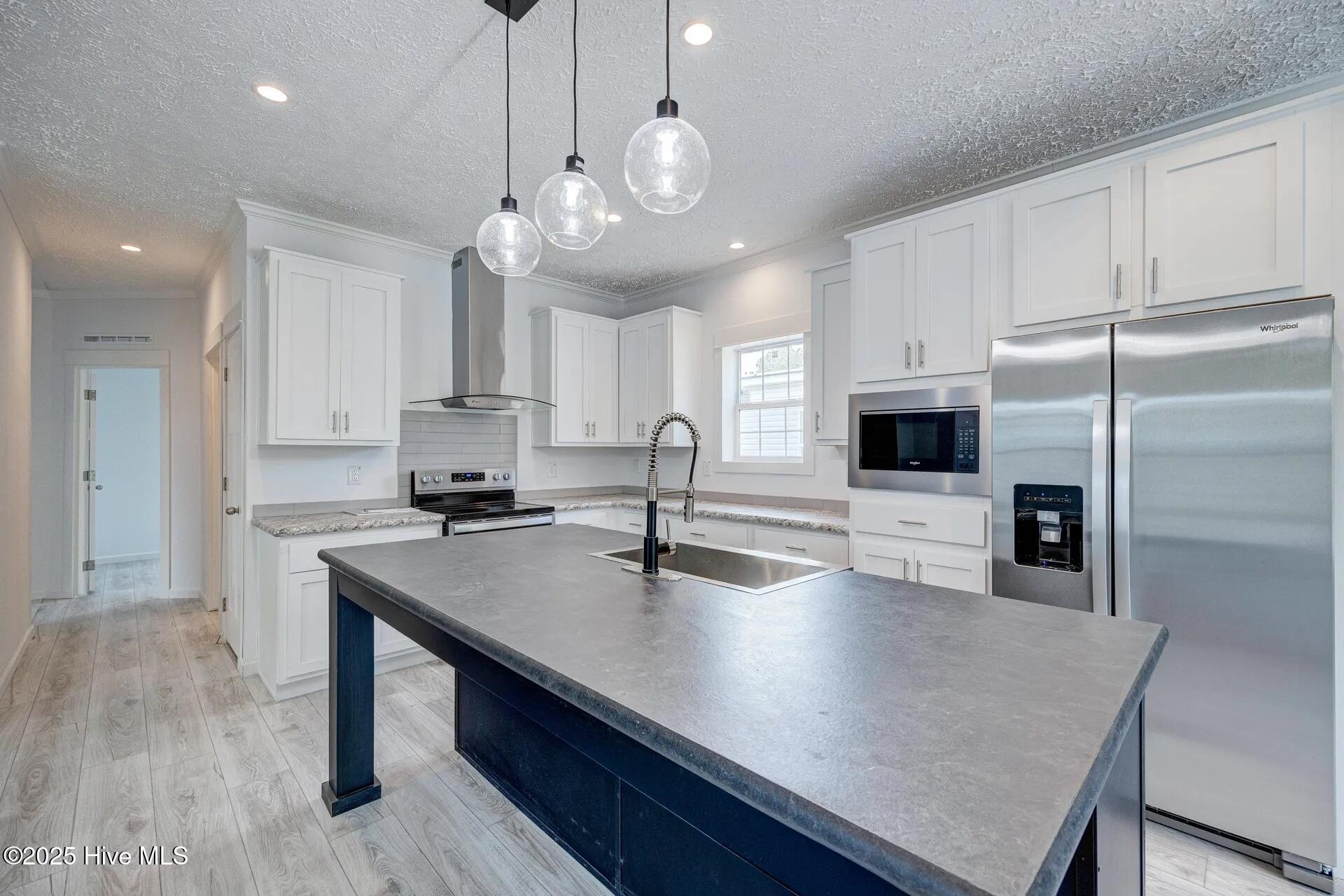 1013 Pine Ridge Court Property Photo 1