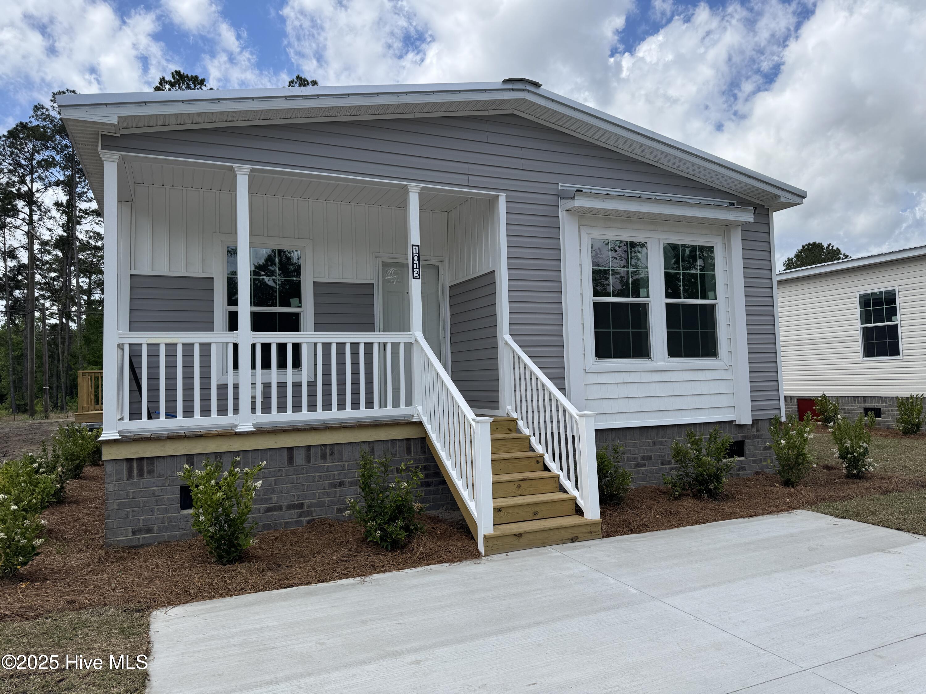 1013 Pine Ridge Court Property Photo 2