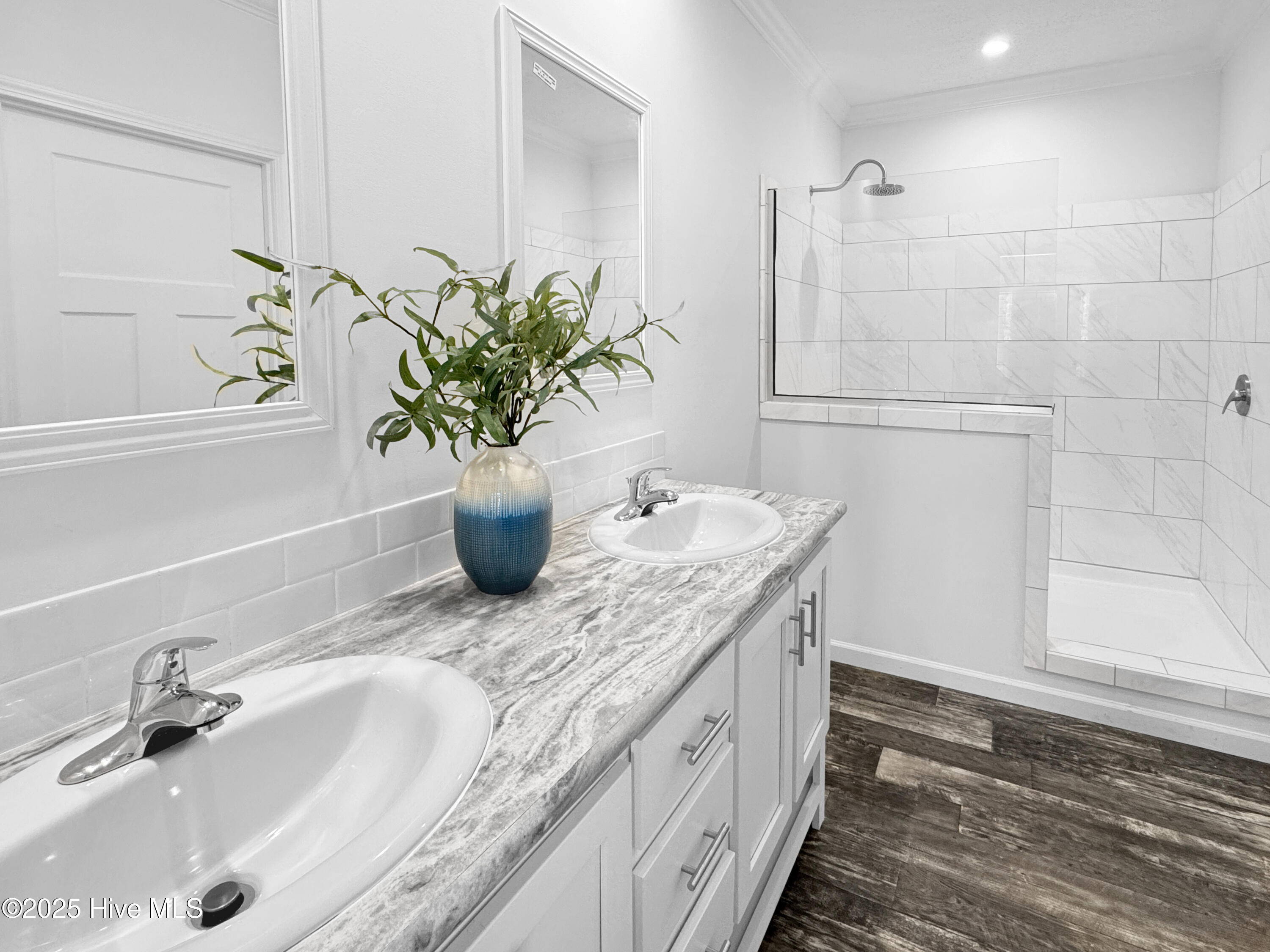 1009 Pine Ridge Court Property Photo 9