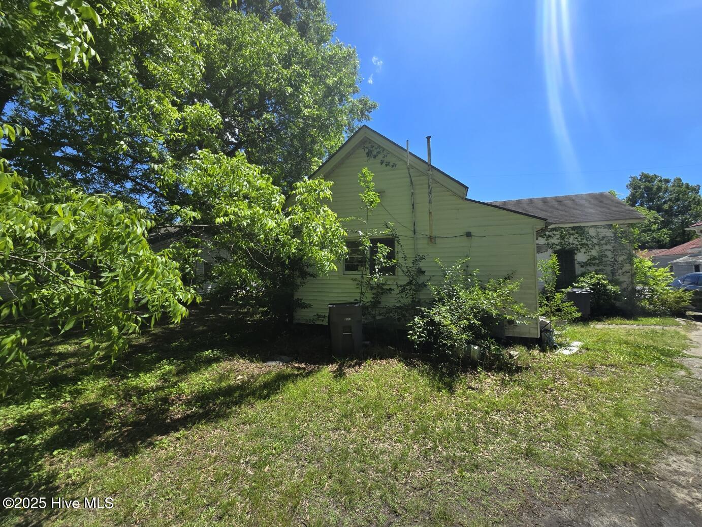 824 Beal Street Property Photo 3