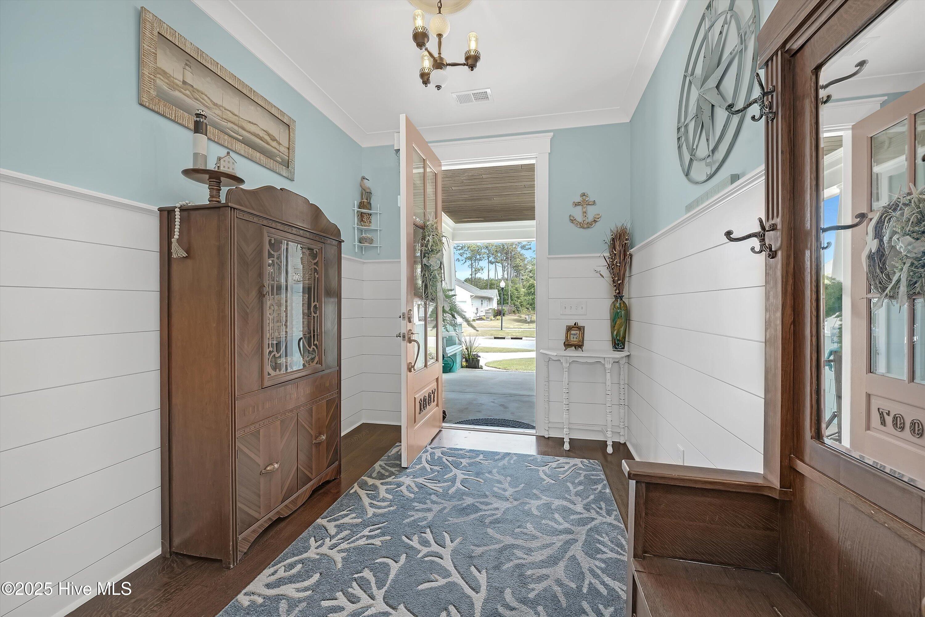 1007 Softwind Way Property Photo 11