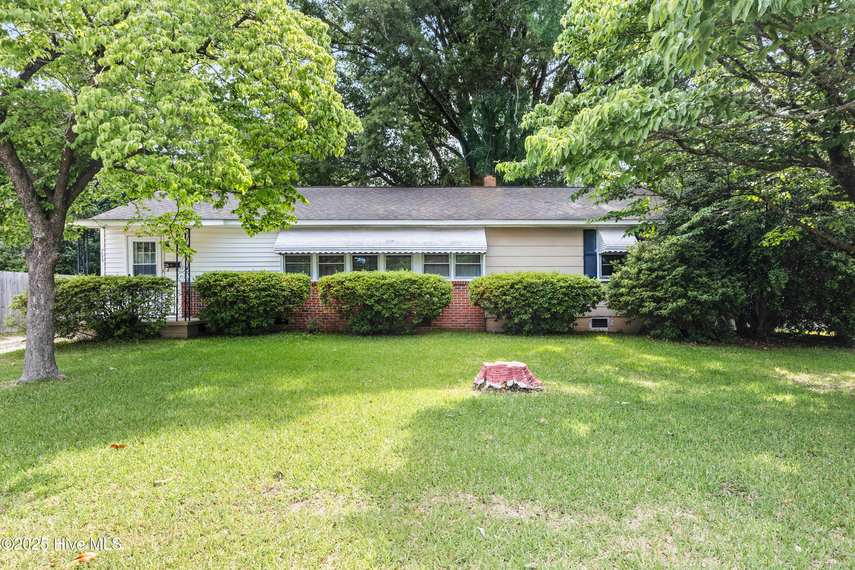 706 Henderson Drive Property Photo