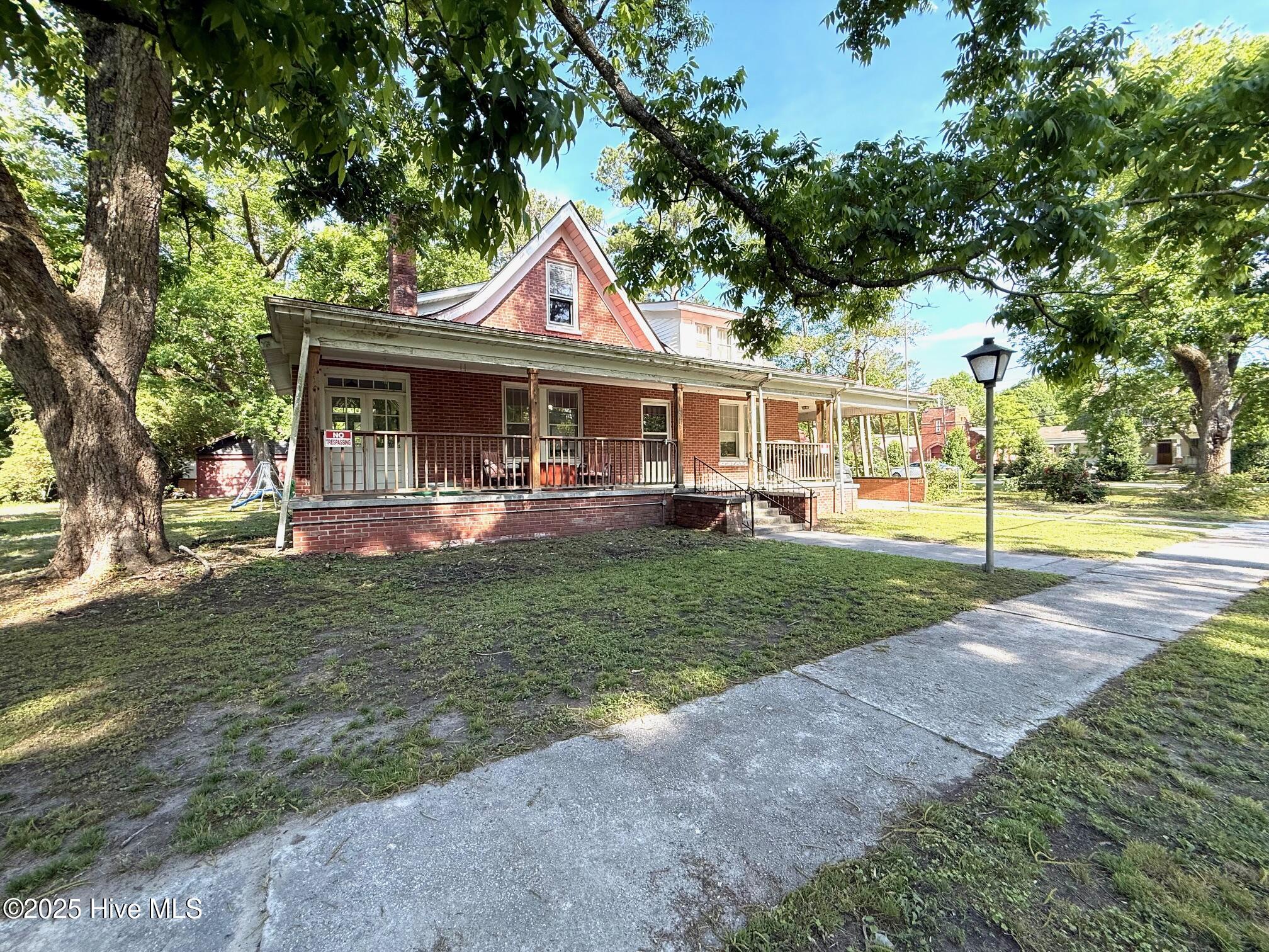 465 6th Street Property Photo