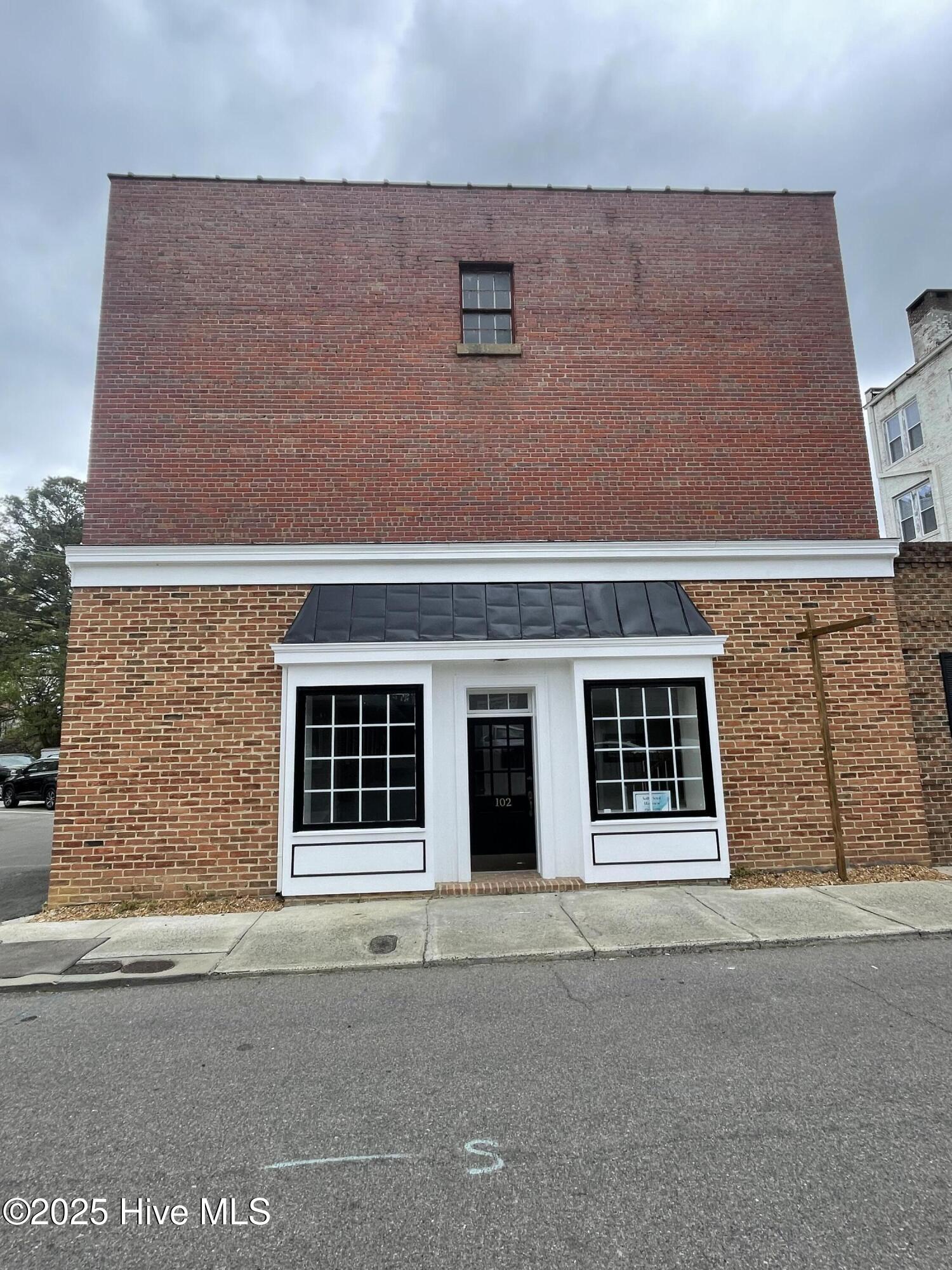 102 W Eden Street Property Photo