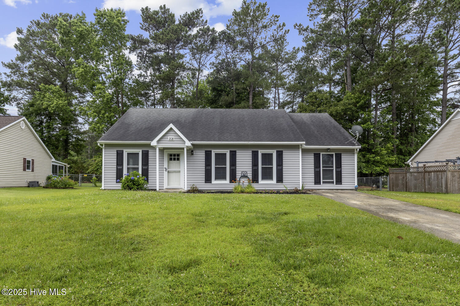 208 E Lakeridge Landing Property Photo 1