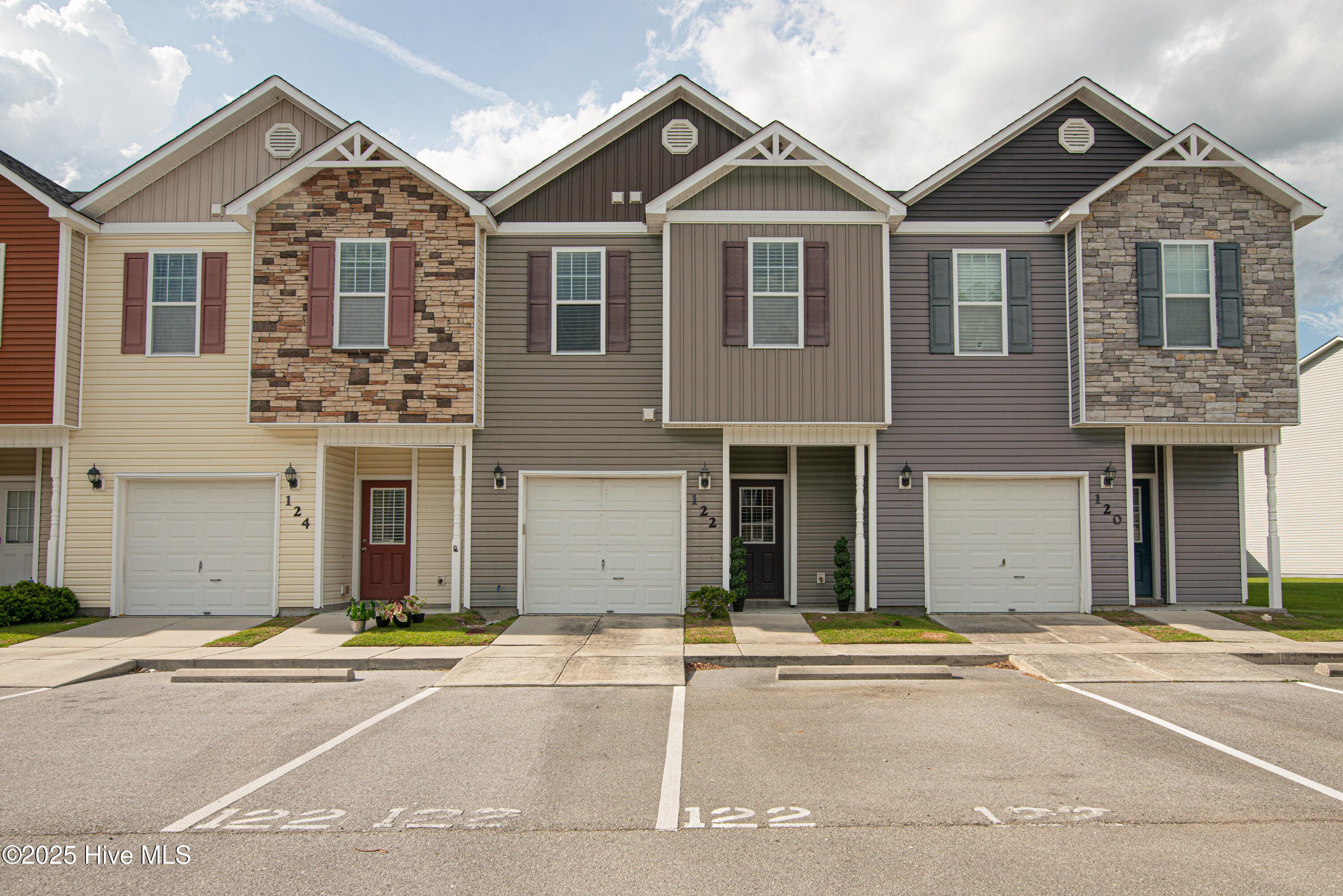 122 Waterstone Lane Property Photo