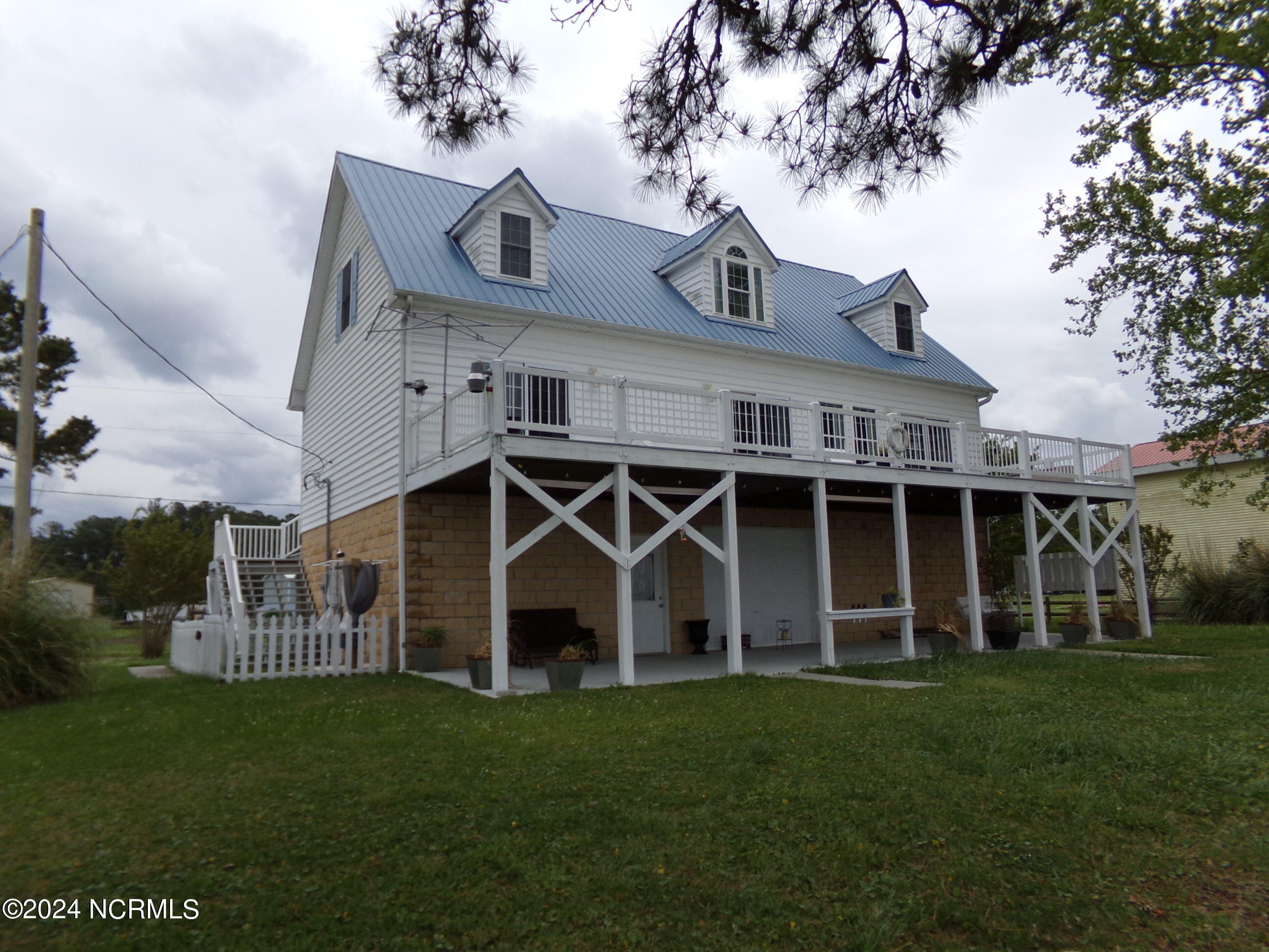 144 Great Neck Road Property Photo