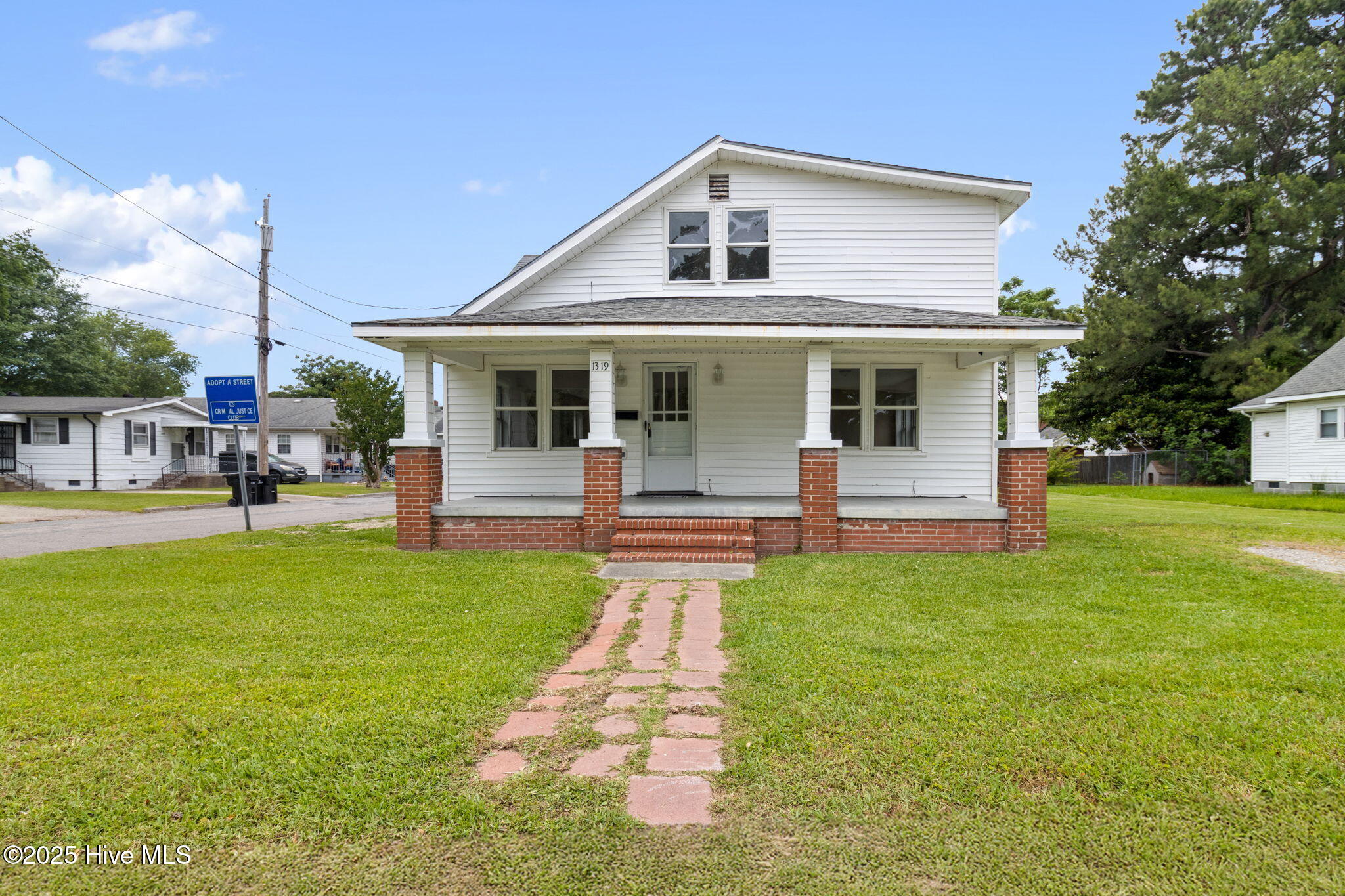 1319 Moore Street Property Photo