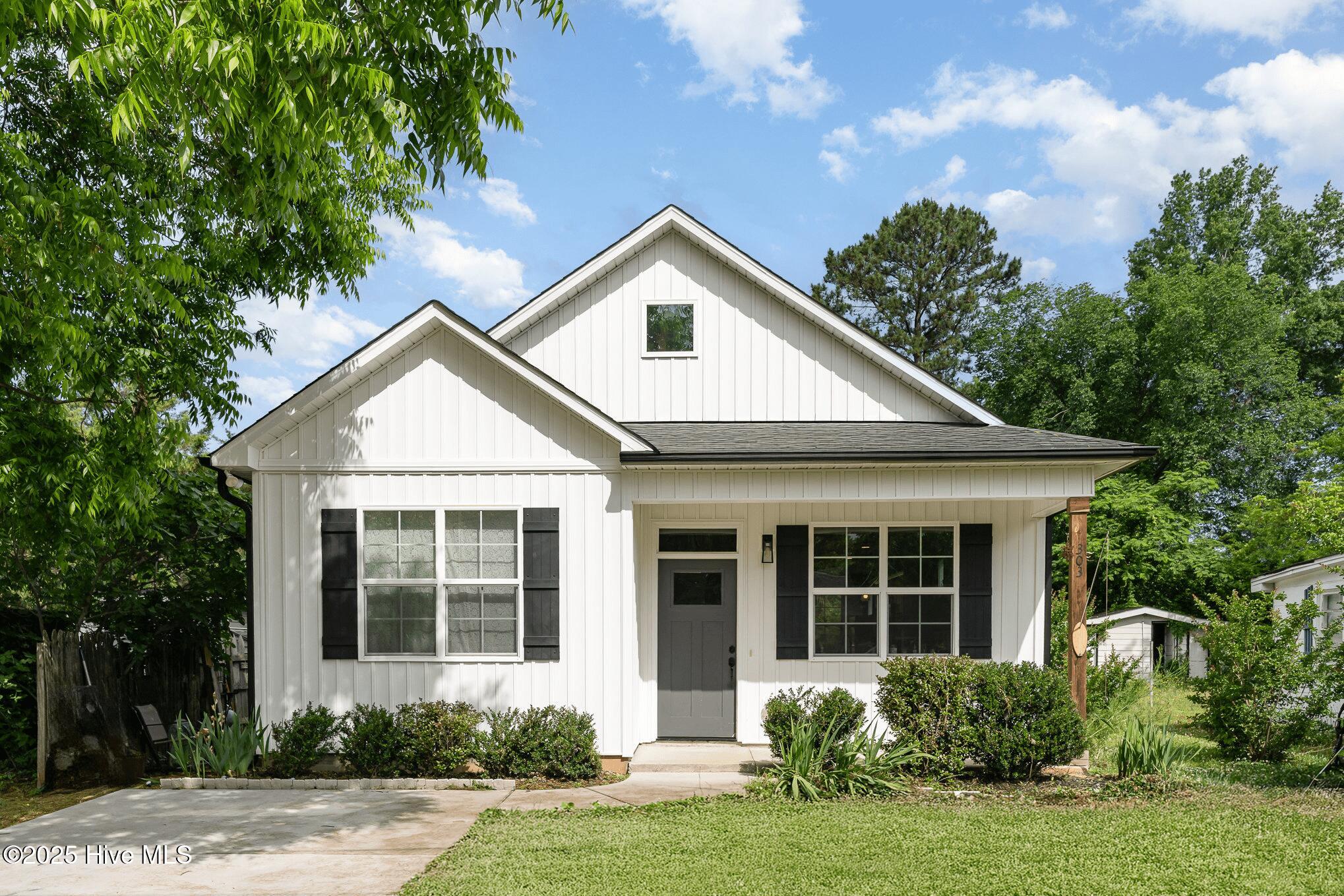 303 Godwin Street Property Photo