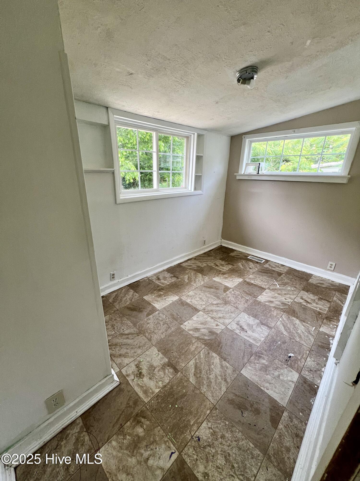 306 W First Street Property Photo 7