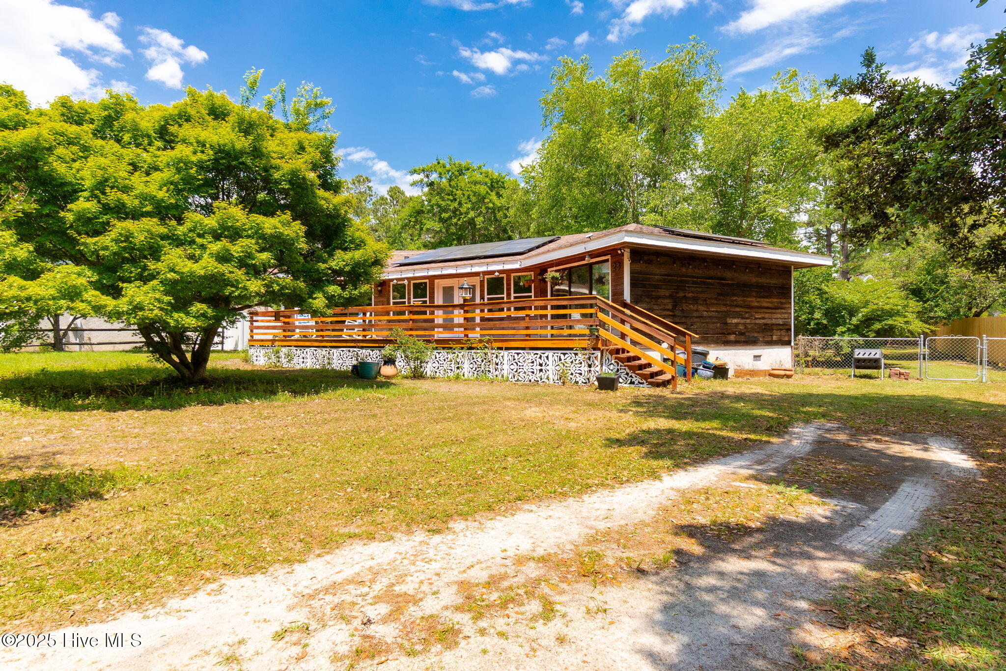 23 Creekside Woods Drive Property Photo 3
