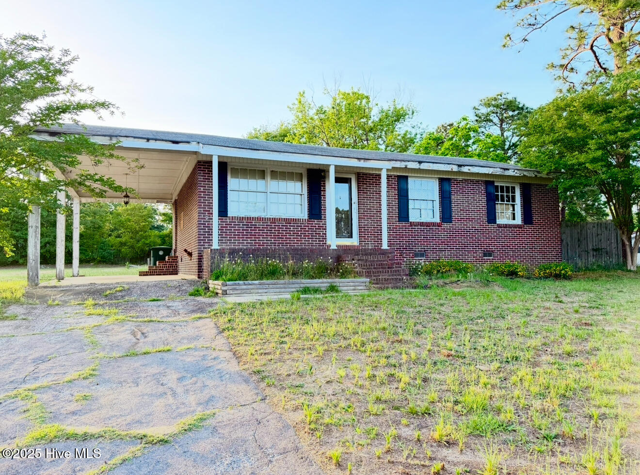 904 Austin Street Property Photo