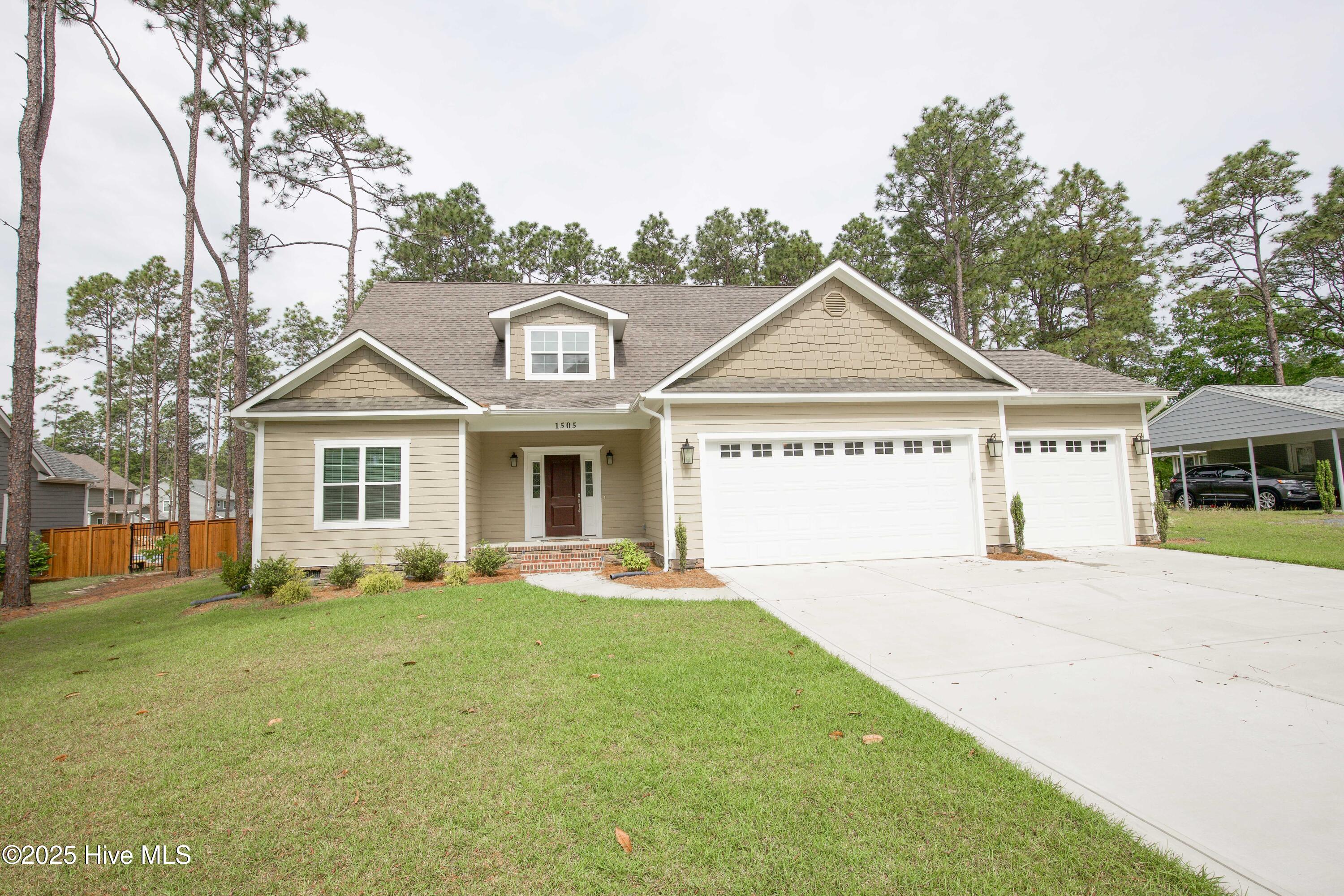 1505 Crest Drive Property Photo