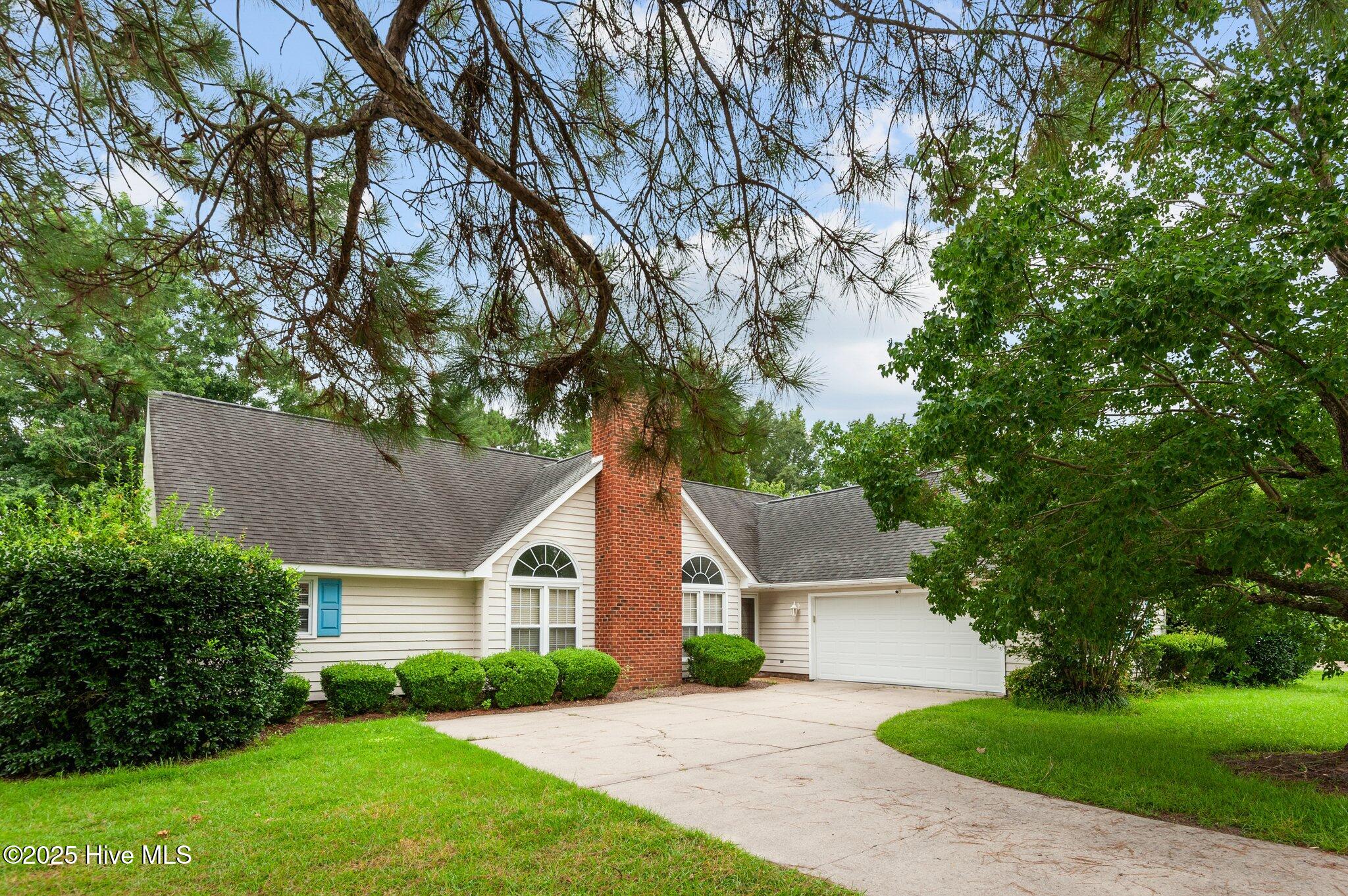 221 Forest Oaks Drive Property Photo