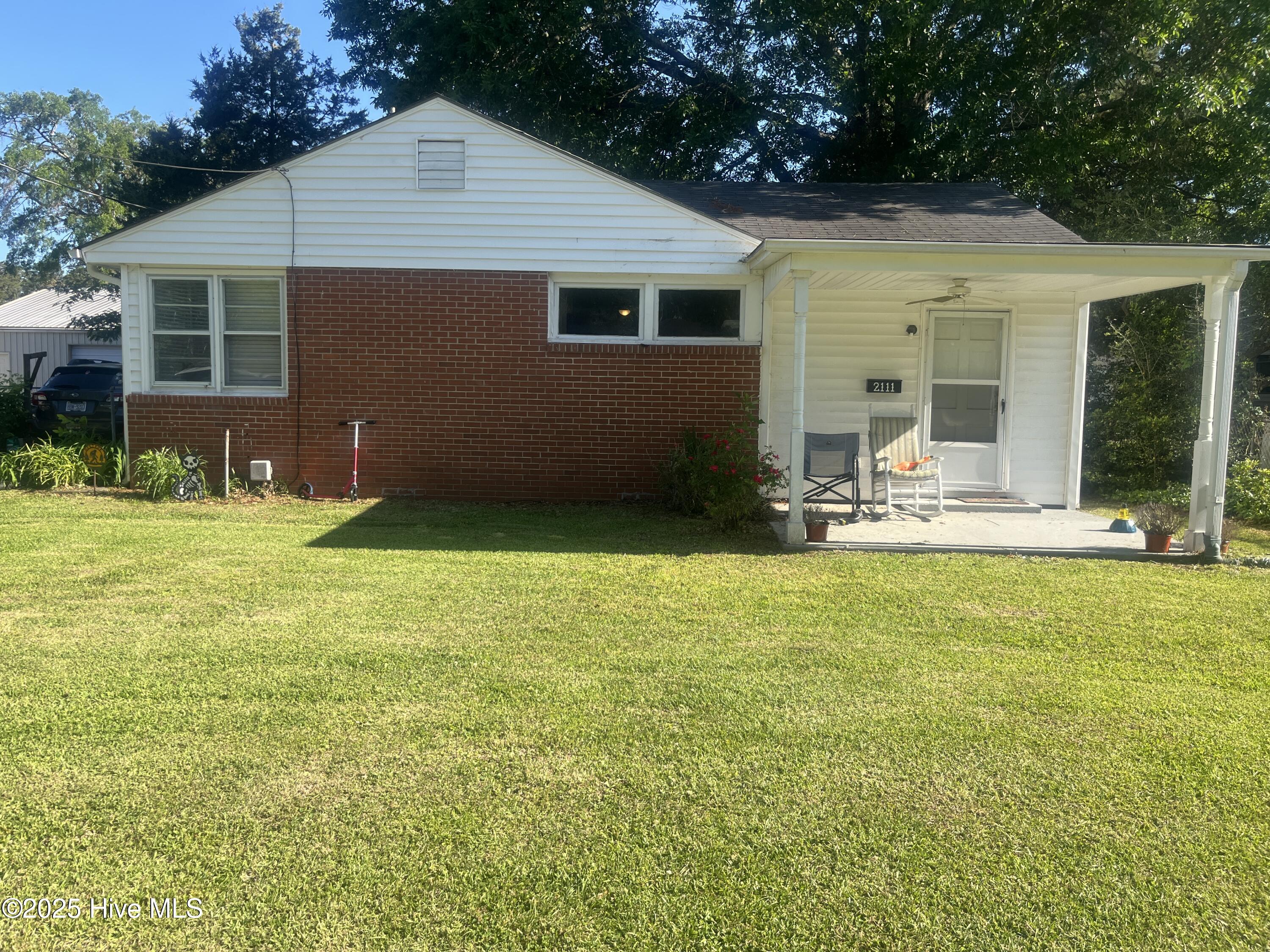 2111 Henderson Avenue Property Photo